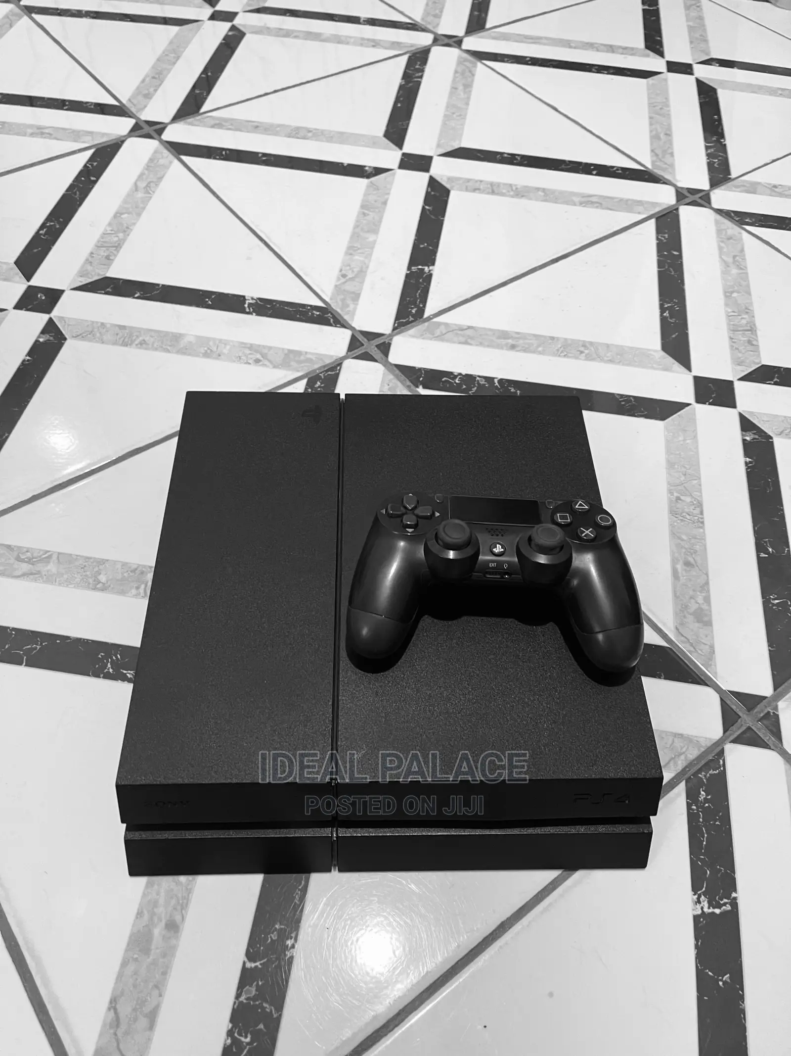 Standard Ps4 With 8 Games