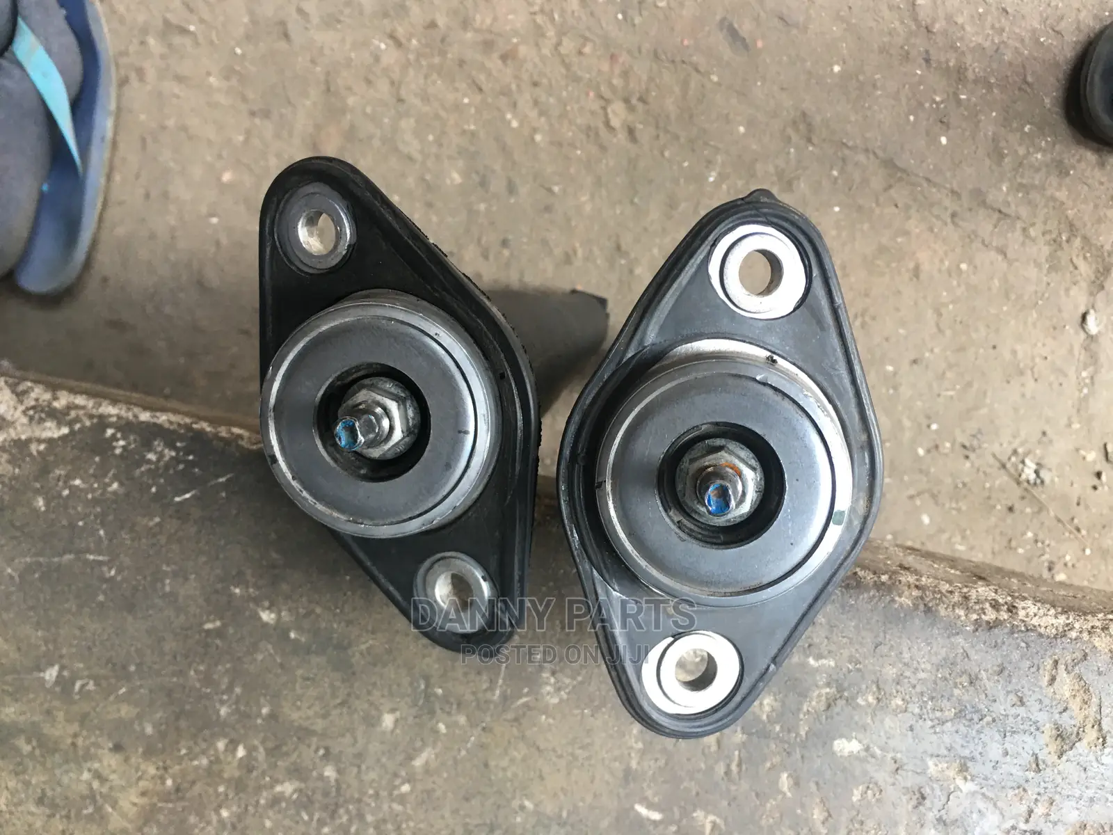 Cadillac SRX 2010-2016 Back Shock Absorbers
