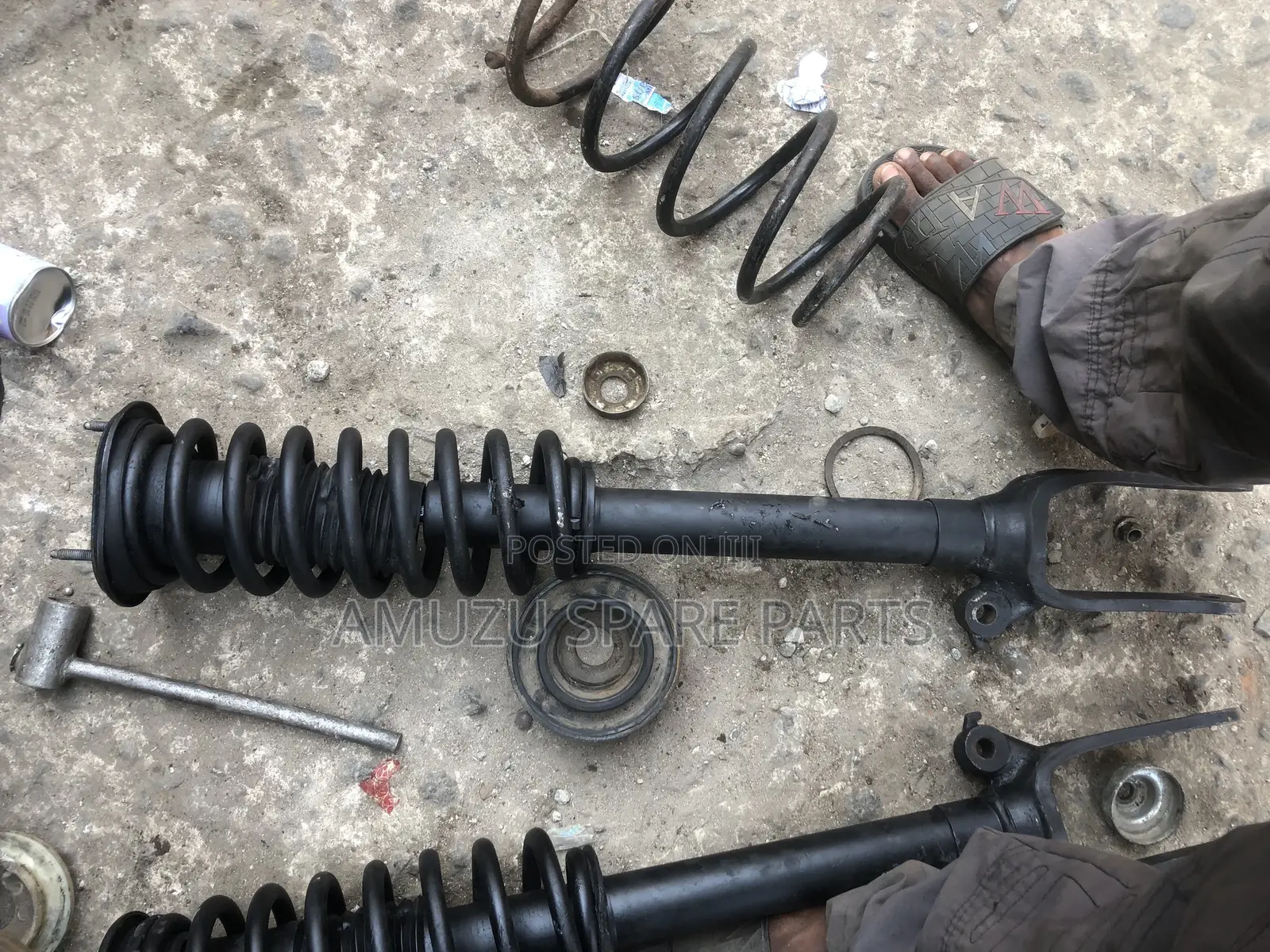 Grand Jeep Cherokee 2012 Front Shocks