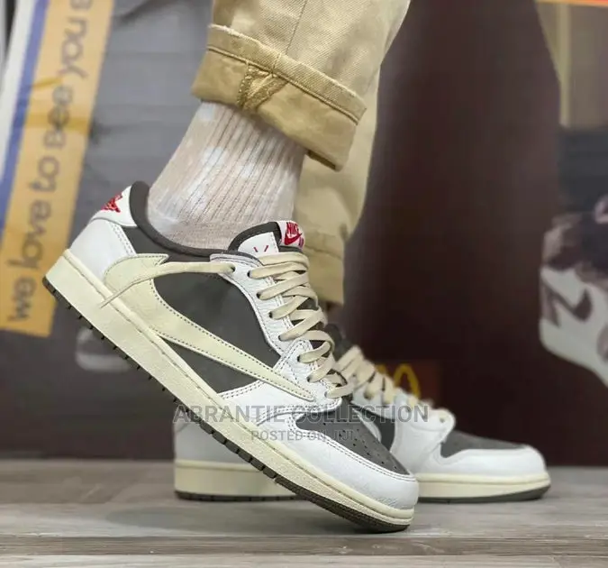 Air Jordan Retro 1 X Travis Scott Reverse Mocha
