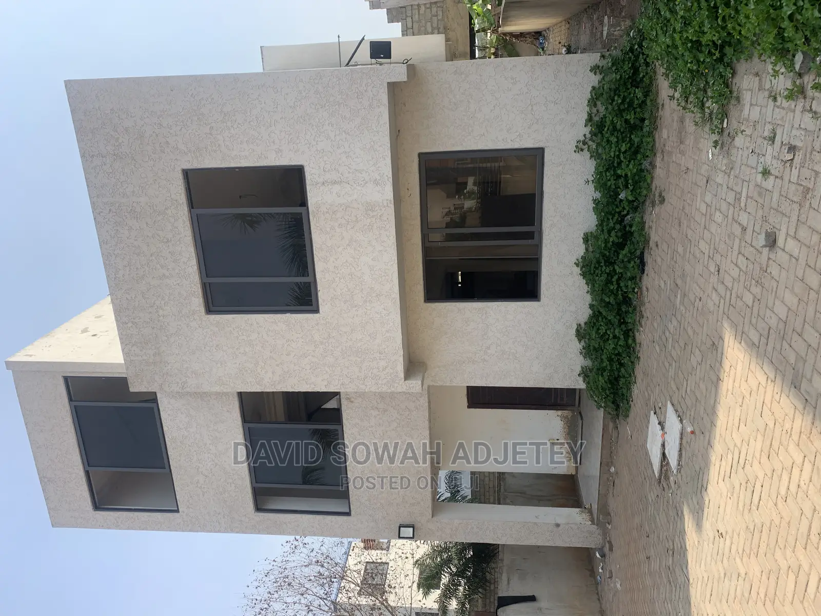 4bdrm House in East Airport for Sale