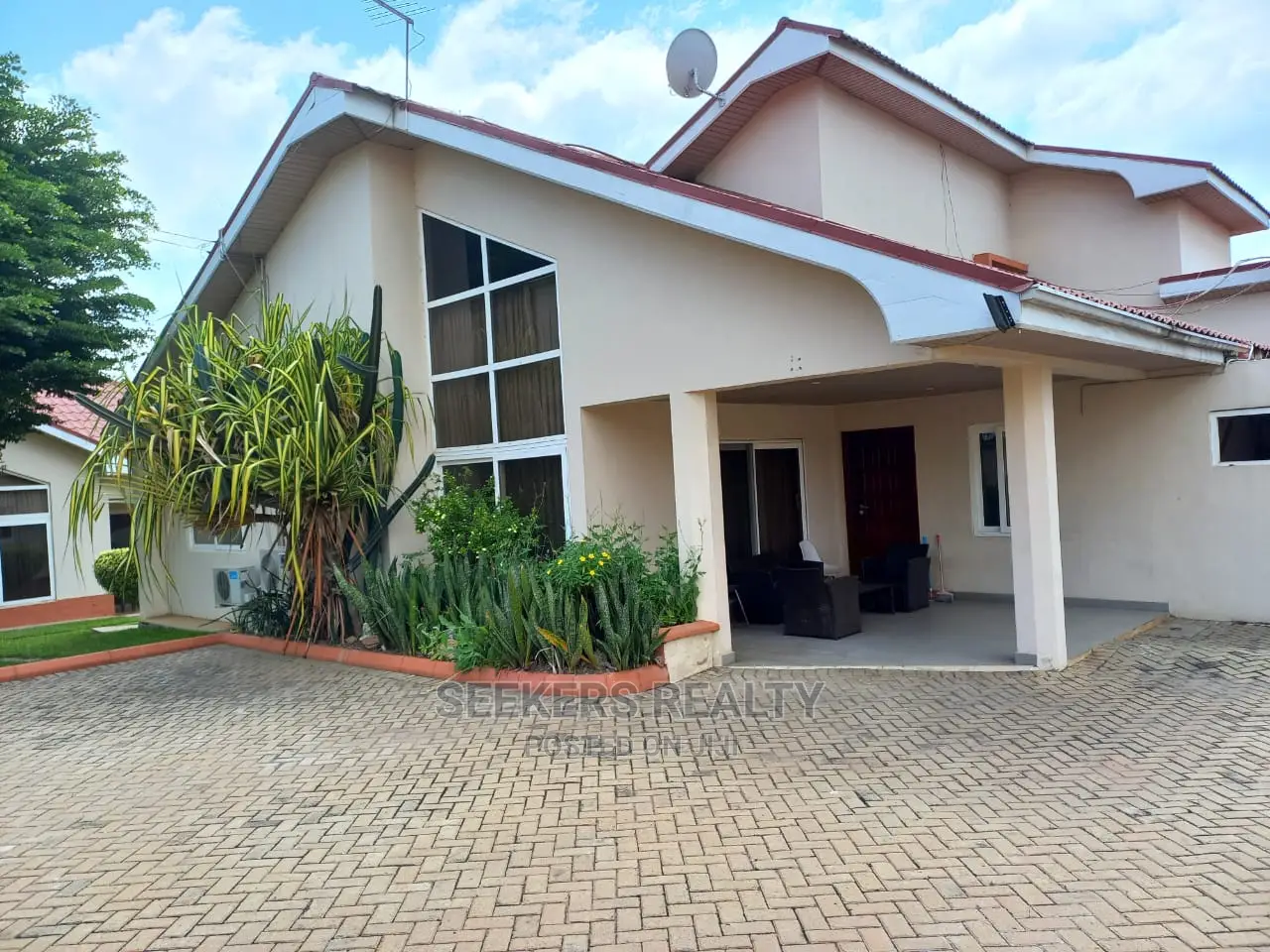 Furnished 4bdrm Townhouse / Terrace in Seekers Realty, East Legon