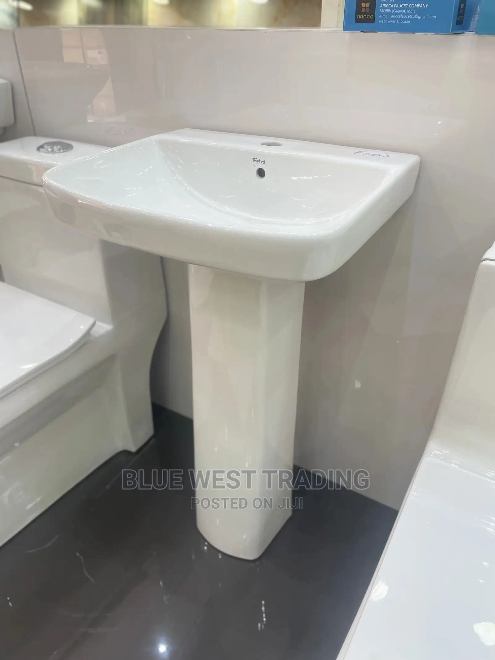 Basin and Stand (Twyford)