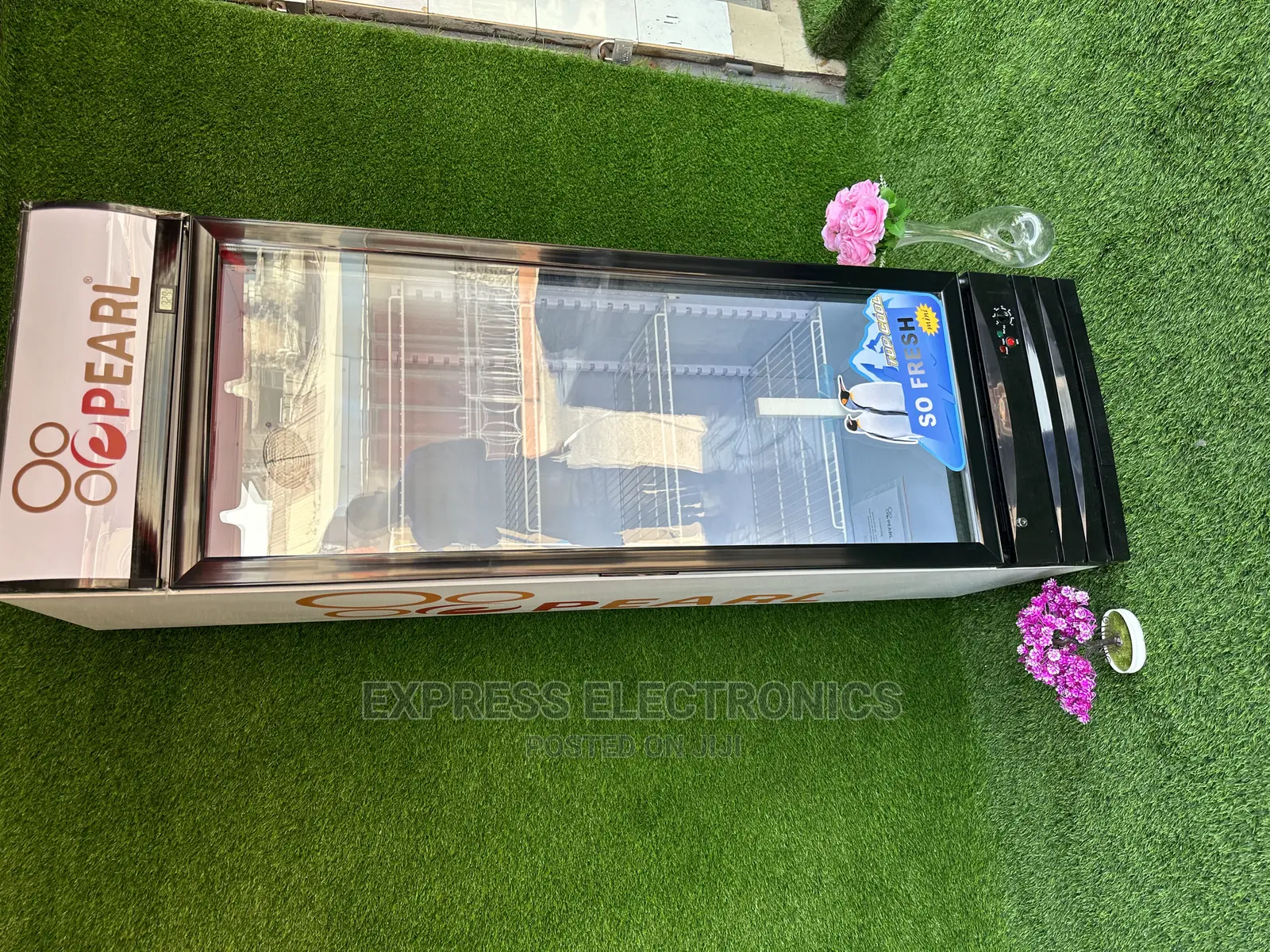Fast Cool Adjustable Shelves Display Sleek Fridge PVC46 318L