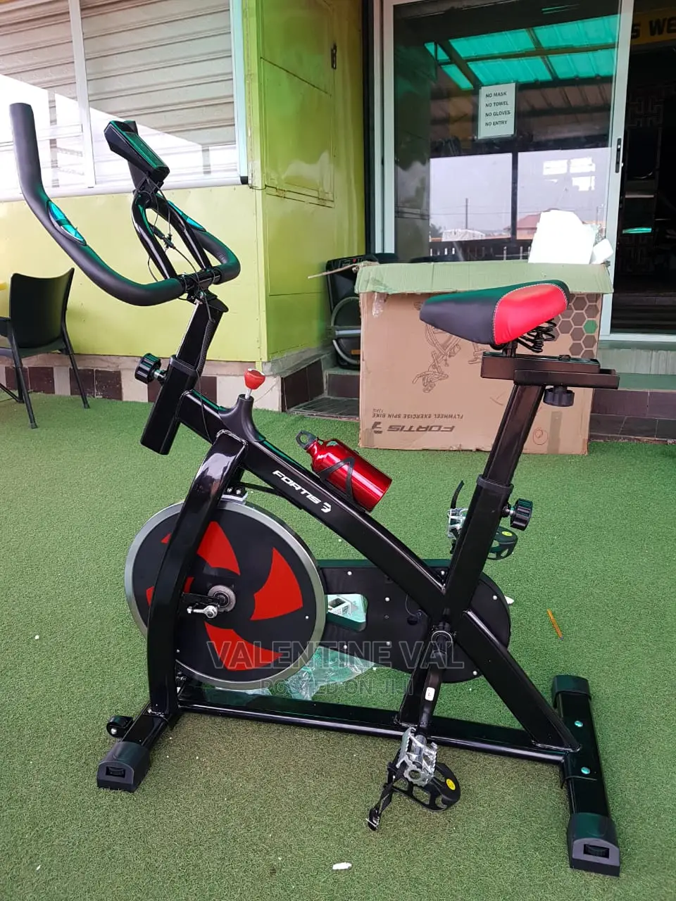 Spinning Bike
Features Include:
* Calories Reader