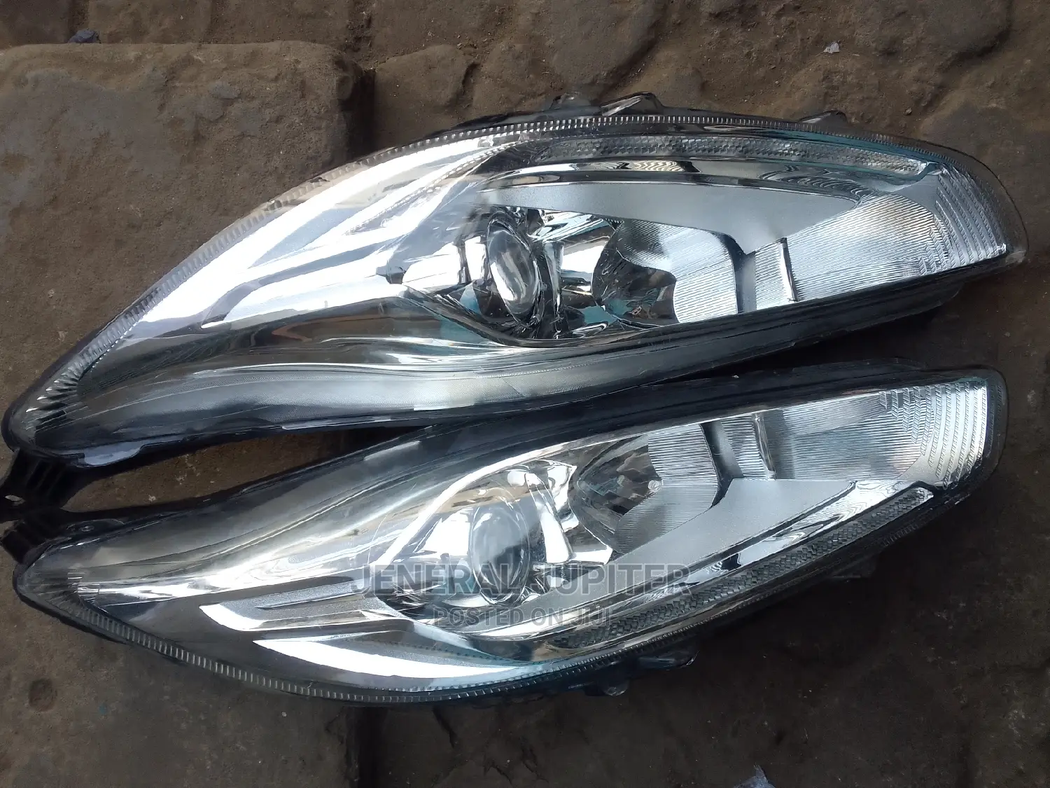 Ford Fiesta 2014,2015,2016 Headlight Pair. (All White)
