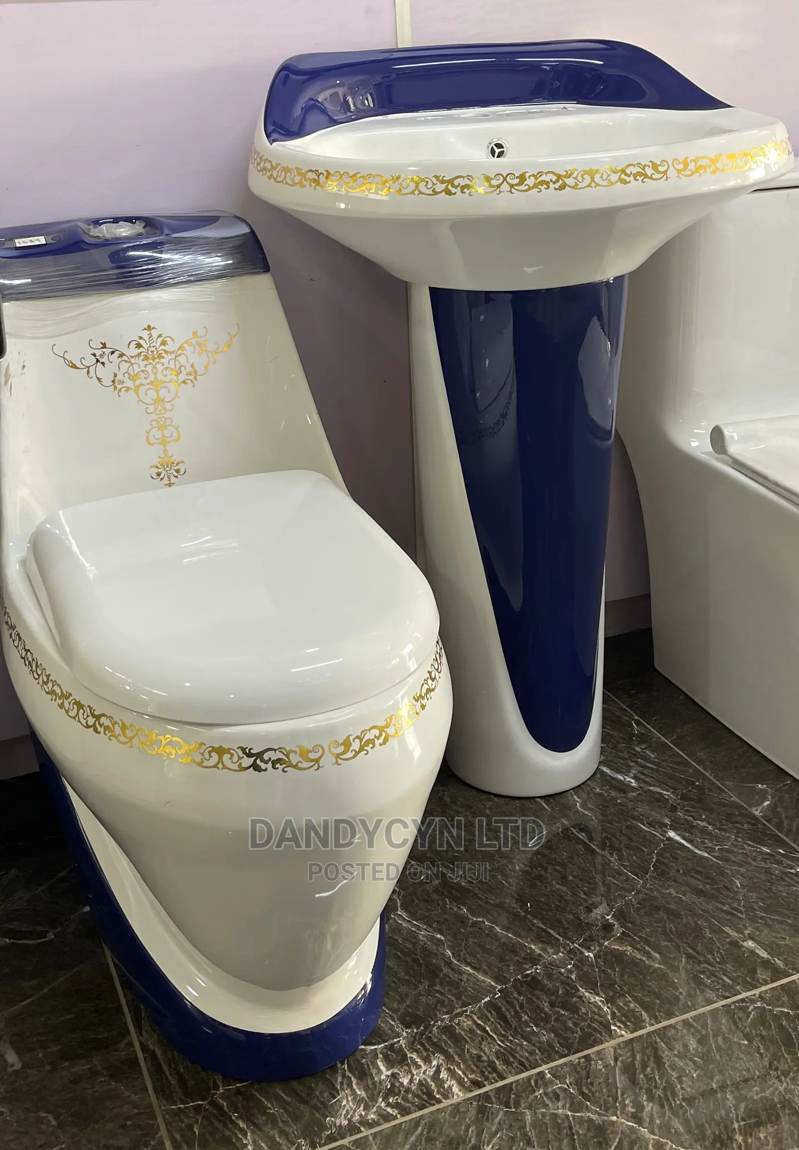 Executive Toilet Seat With Wash Hand Basin
