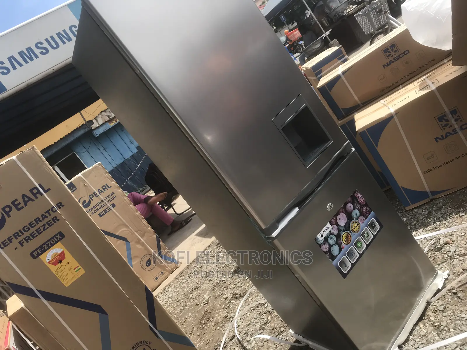 Store Variety of Foods in Pearl 251ltr Double Door Fridge