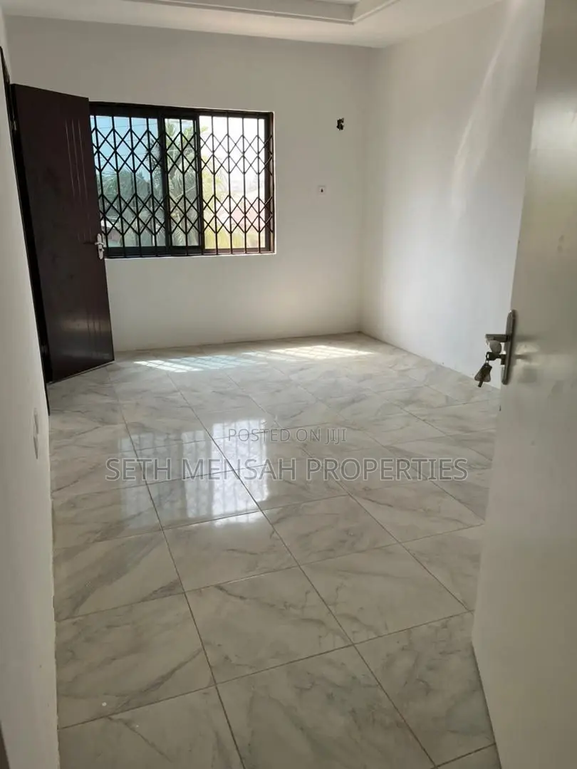 4bdrm House in Ashomang Estate for Sale