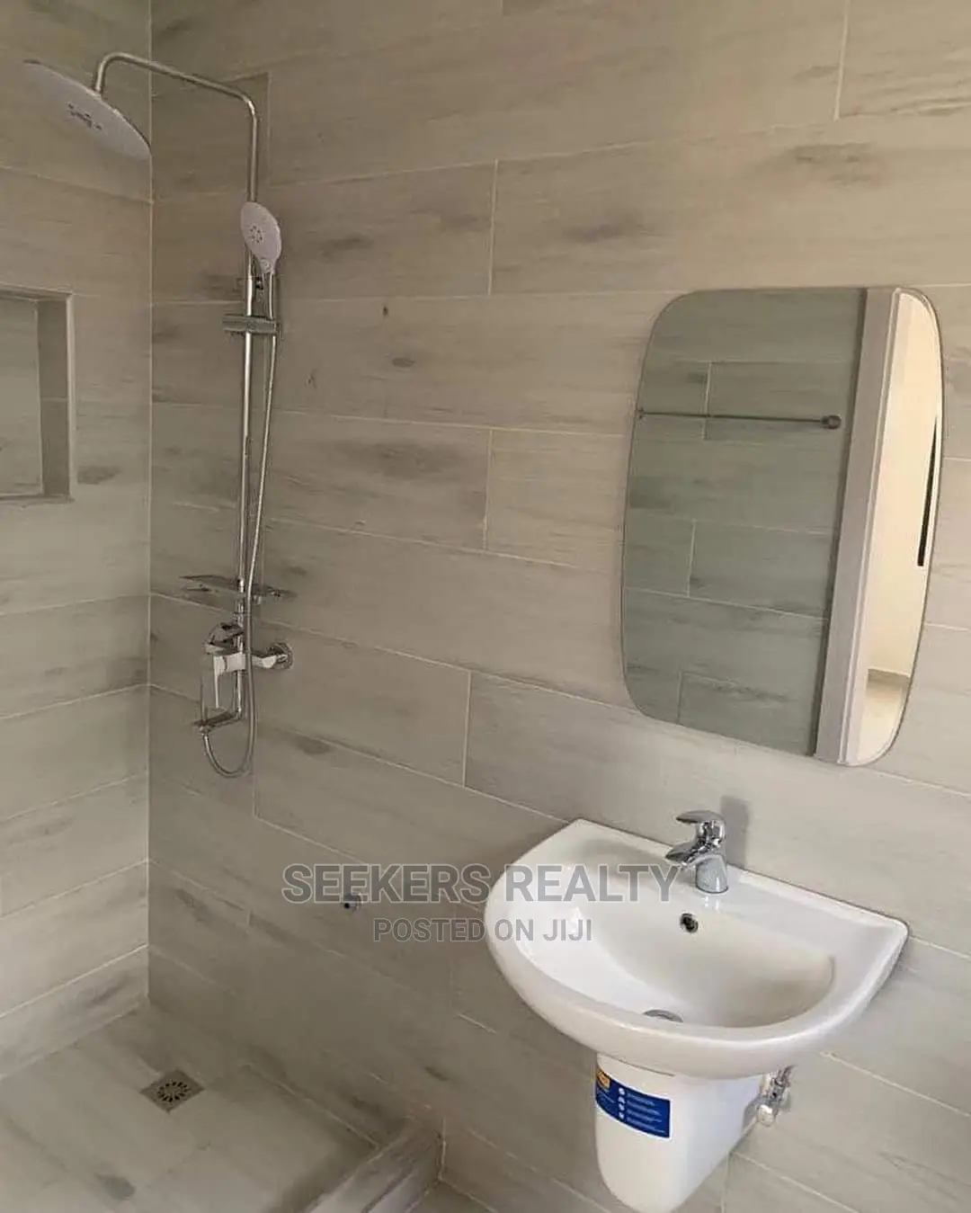 4bdrm Townhouse / Terrace in Seekers Realty, Haatso for Rent