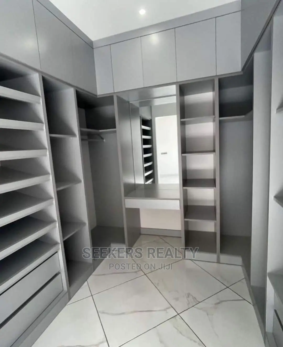 5bdrm House in Seekers Realty, Accra Metropolitan for Sale