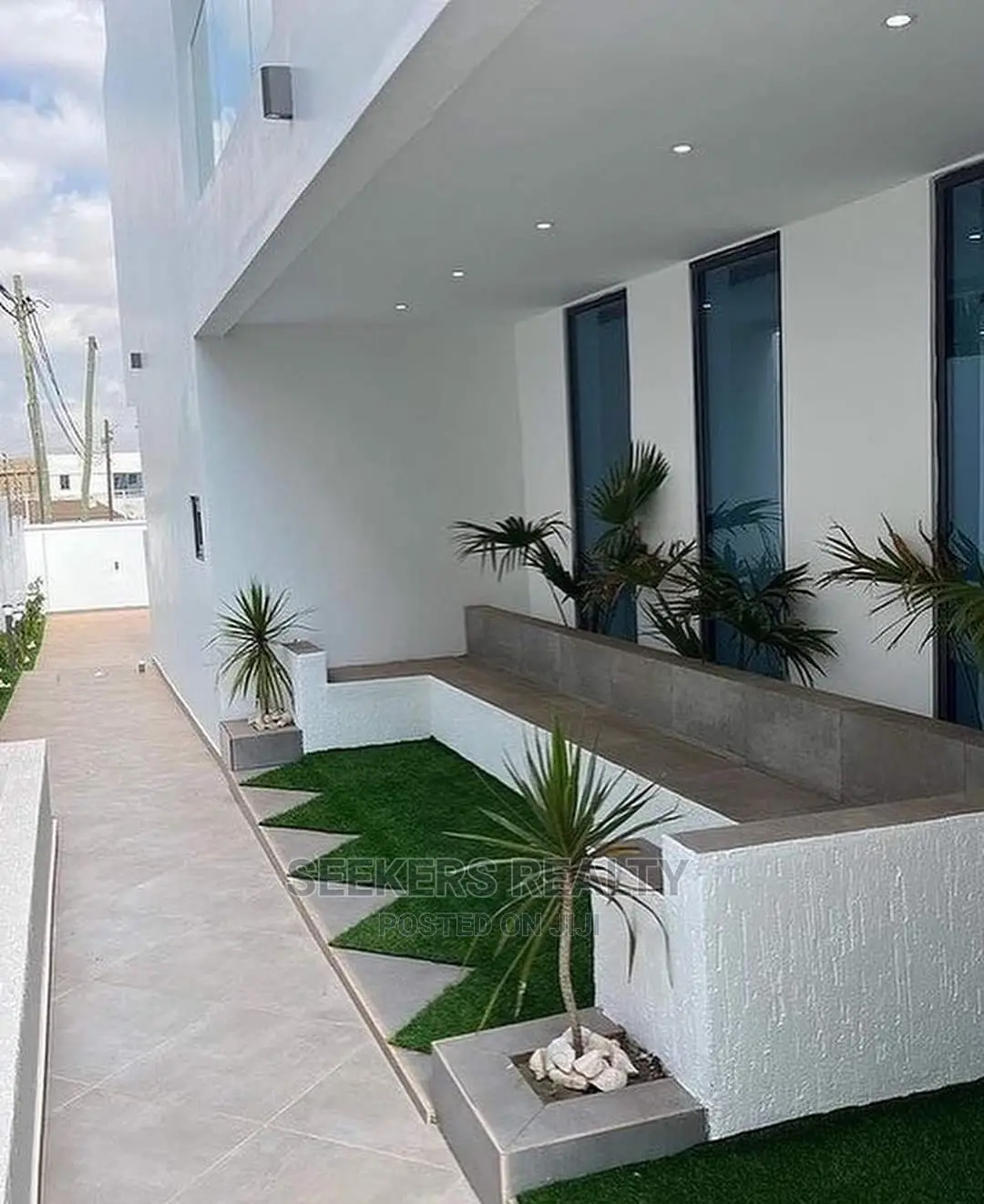 5bdrm House in Seekers Realty, Accra Metropolitan for Sale
