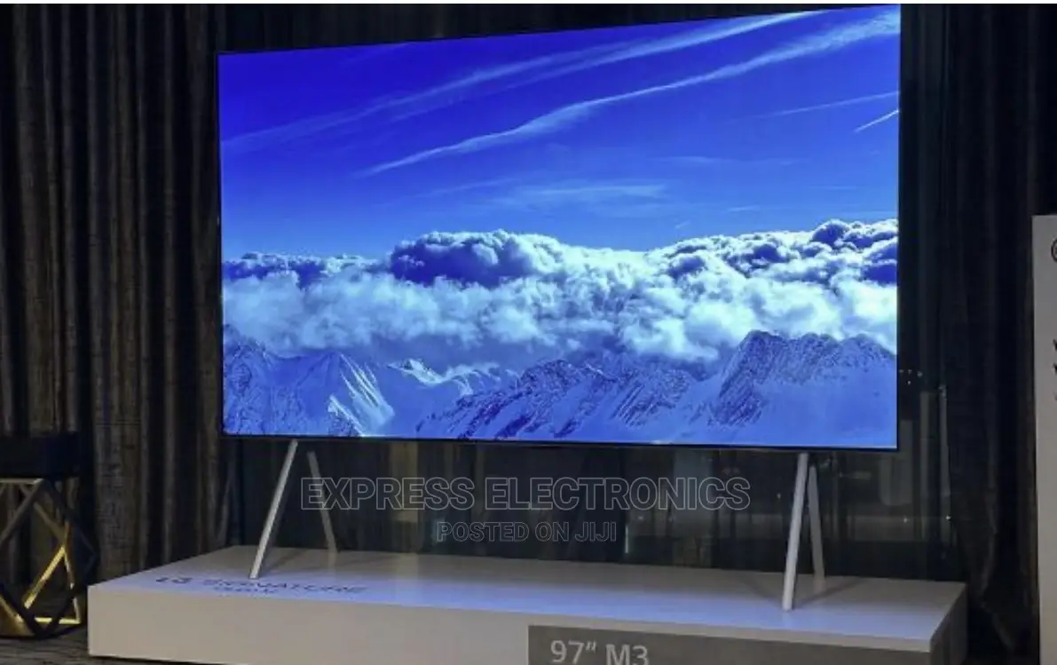 UHD Glossy All in One Tv Display LG 130”