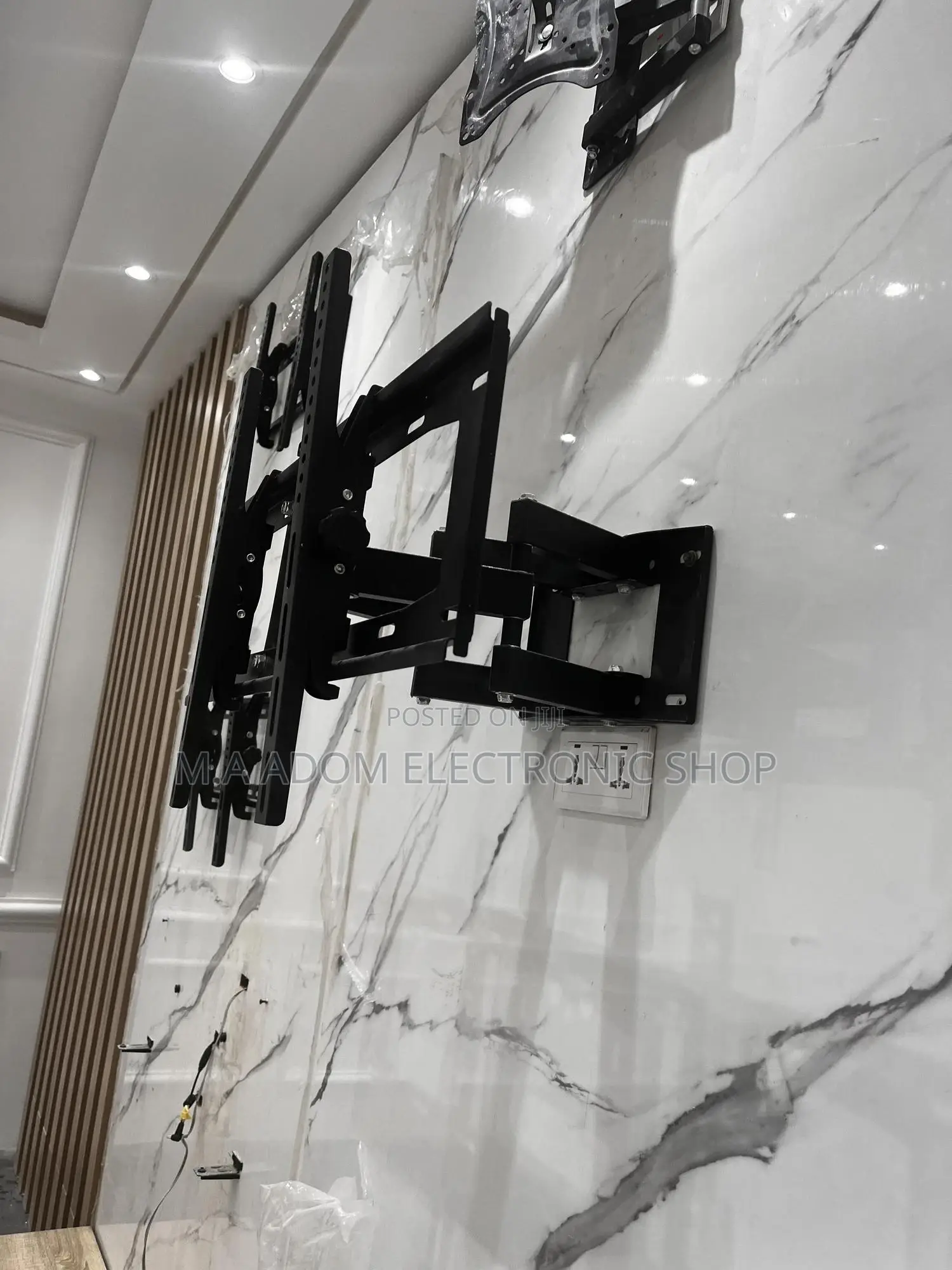 Full Motion Adjustable Bracket With Double Swivel 32”-70”
