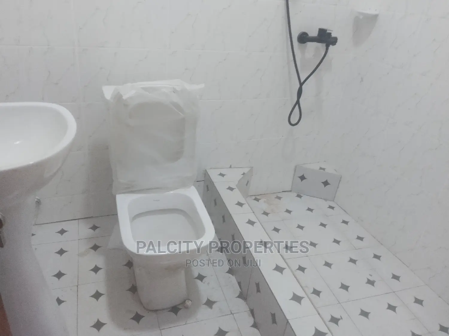 2bdrm Apartment in Paraku Estate, Kumasi Metropolitan for Rent