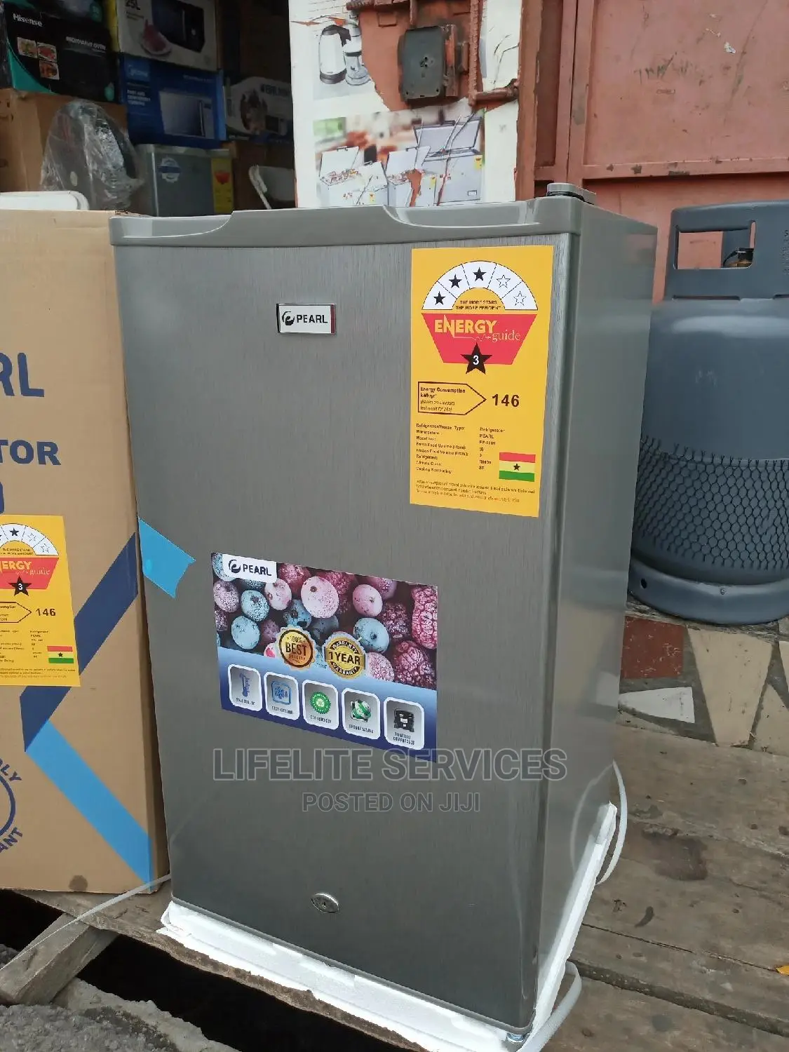 Spacious Pearl Table Top Fridge