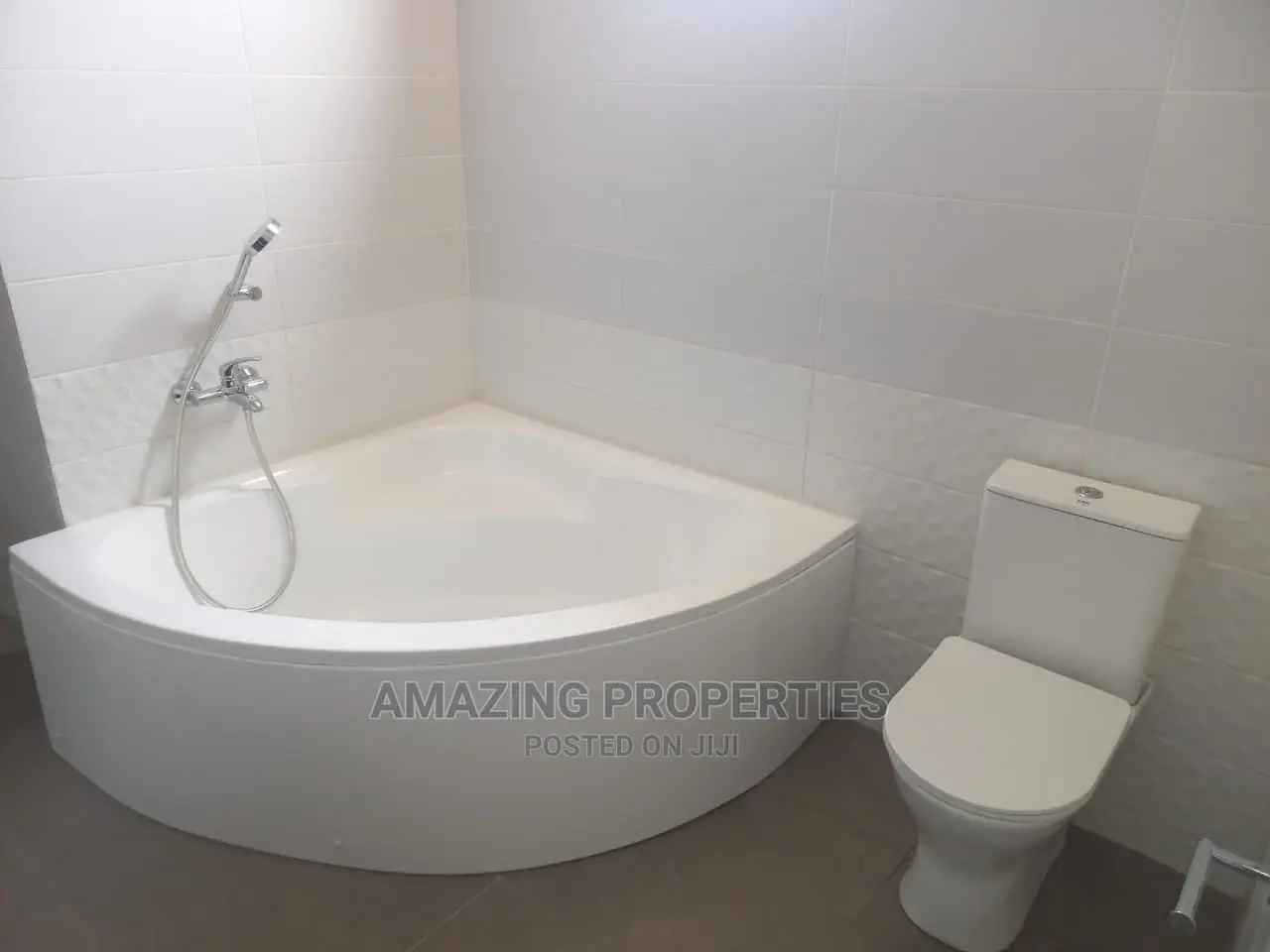 4bdrm Townhouse / Terrace in 4Bedroom Townhouse, Accra Metropolitan