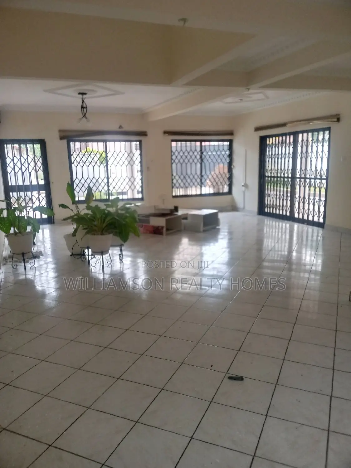 4bdrm Duplex in Community 18, Spintex for rent