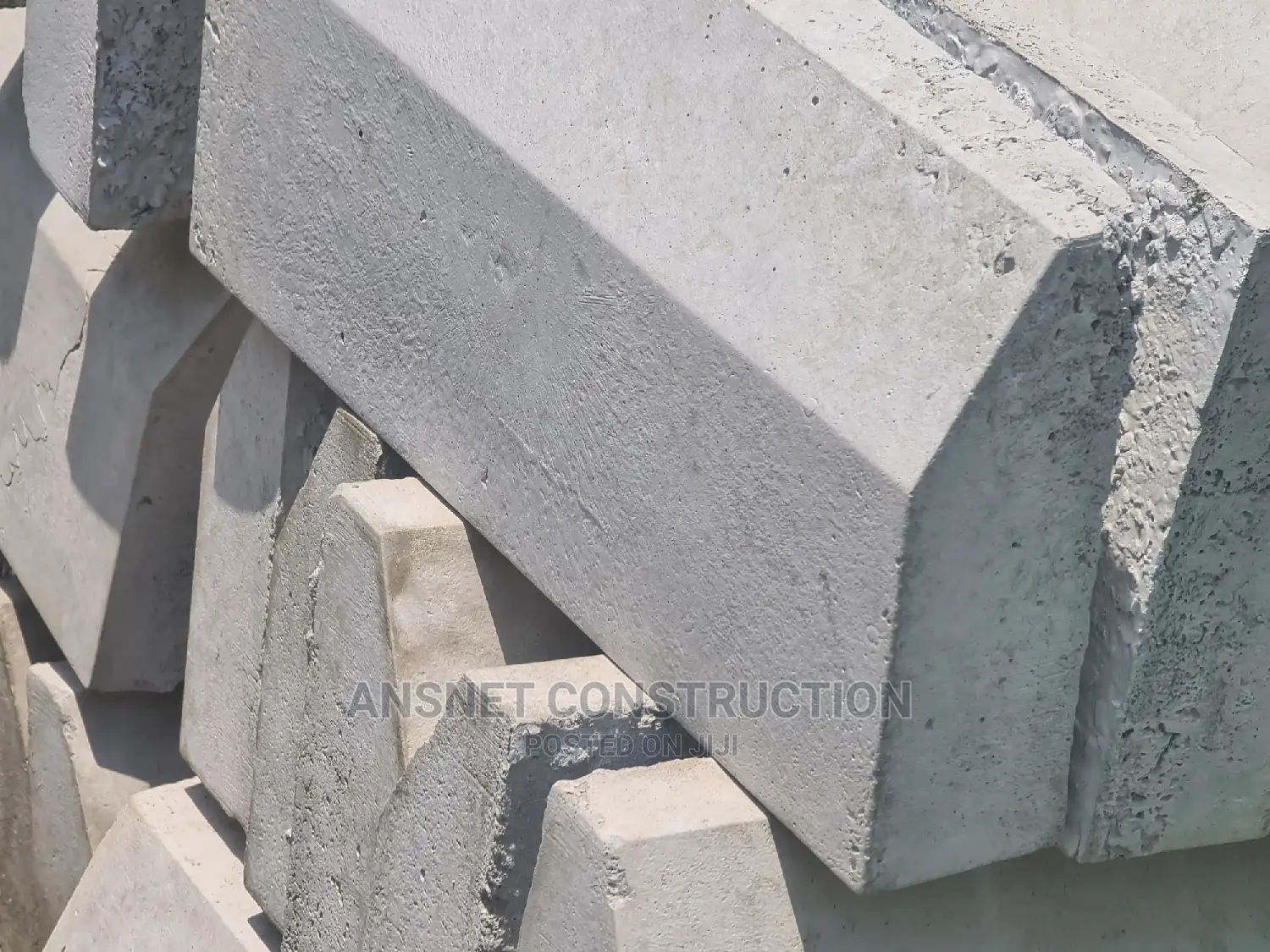 Pavar Kerbs