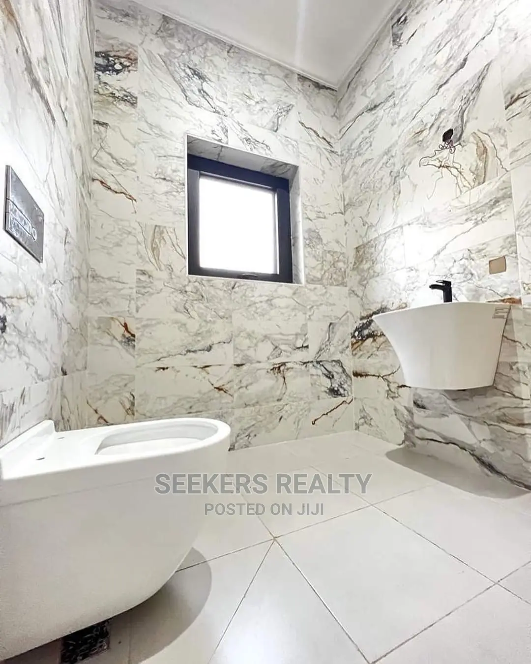 5bdrm Mansion in Seekers Realty, Spintex for Sale