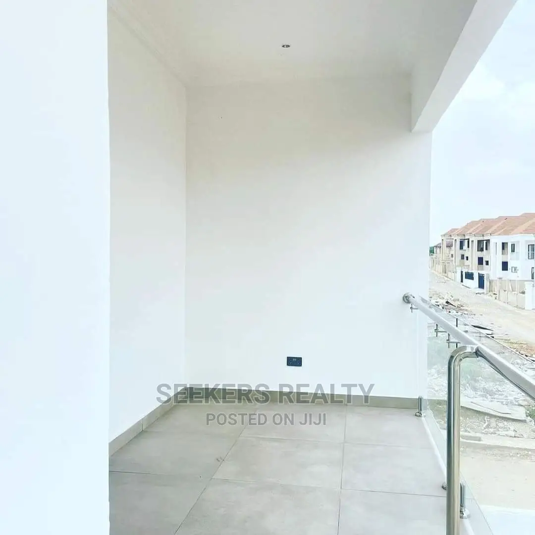5bdrm House in Seekers Realty, Adenta for Sale