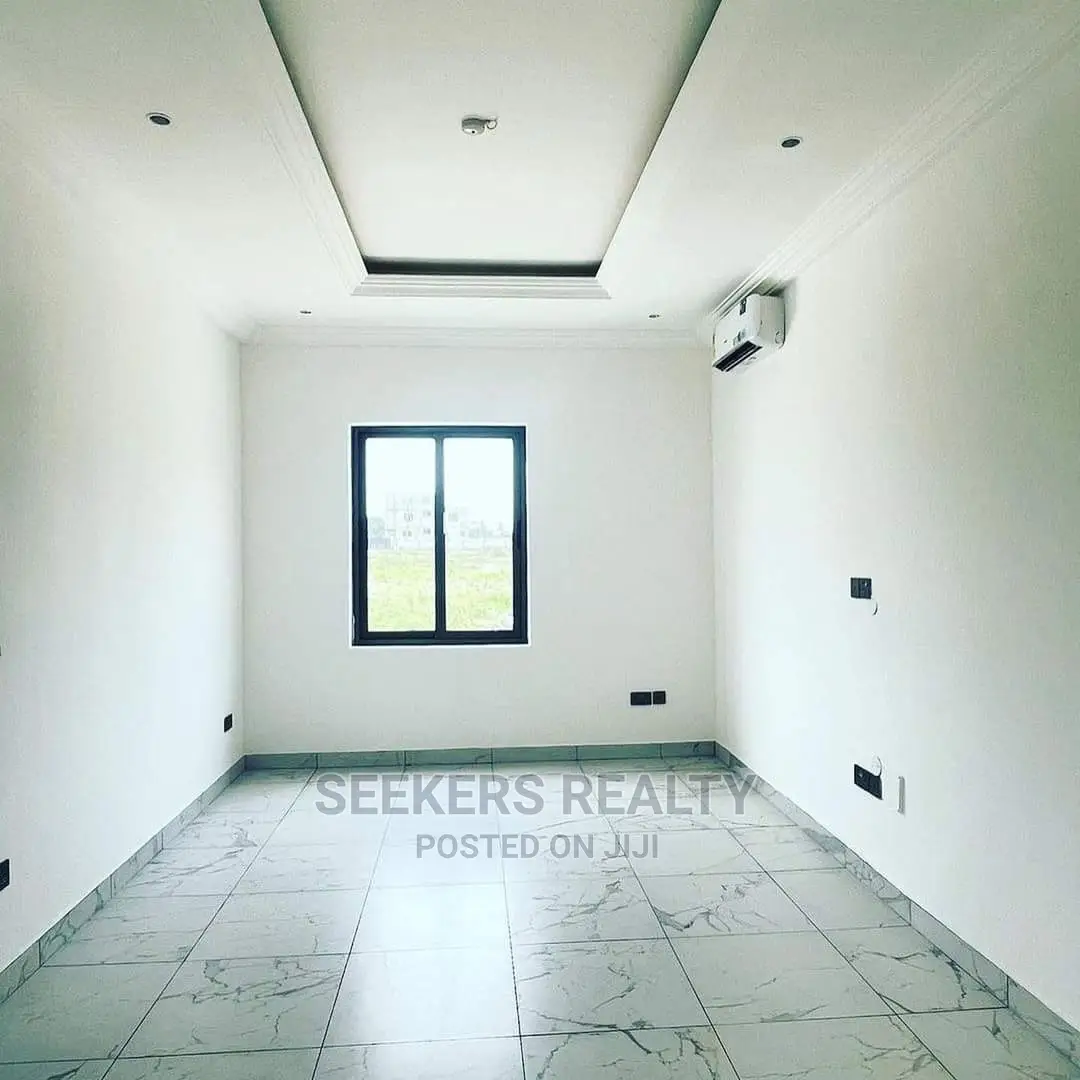 5bdrm House in Seekers Realty, Adenta for Sale