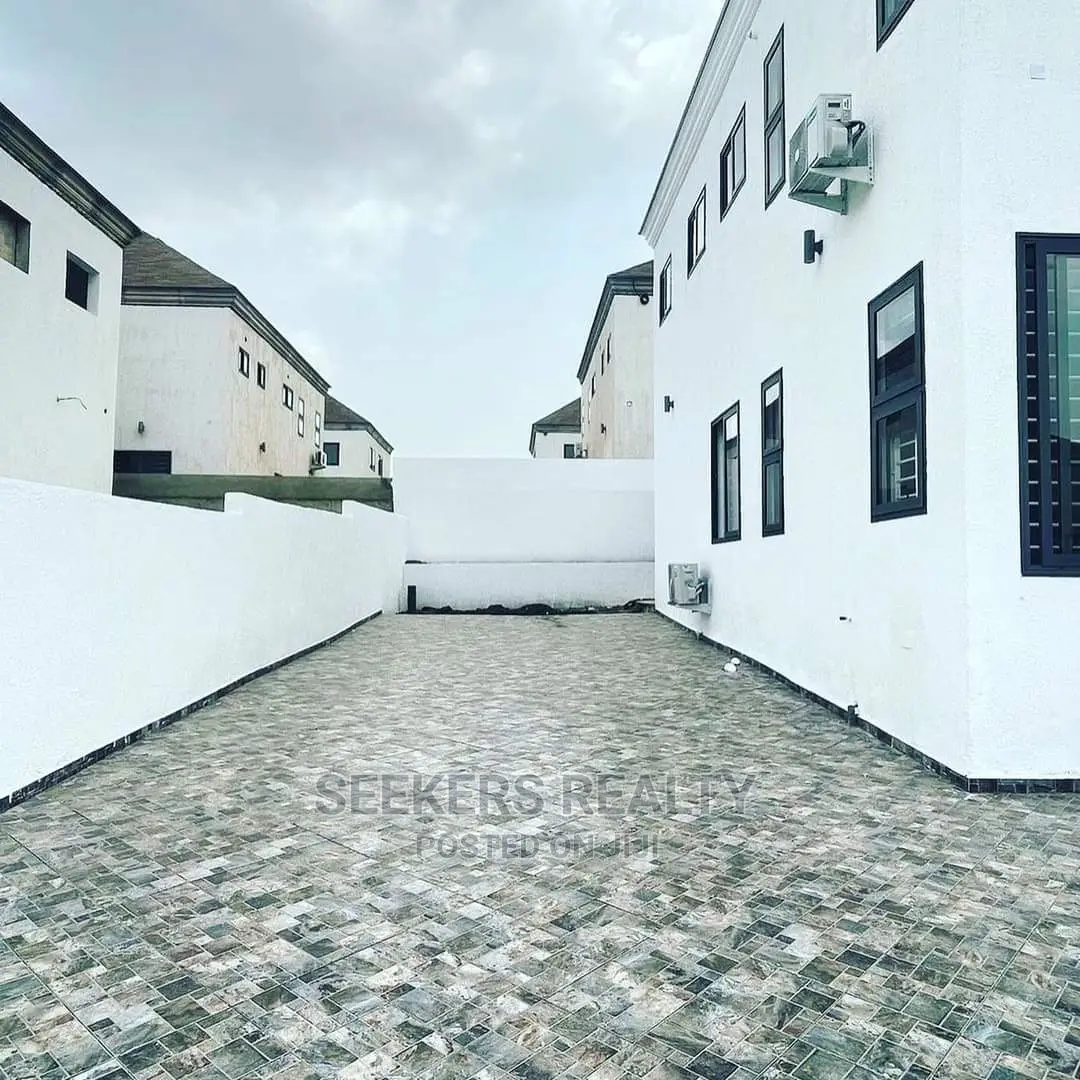 5bdrm House in Seekers Realty, Adenta for Sale
