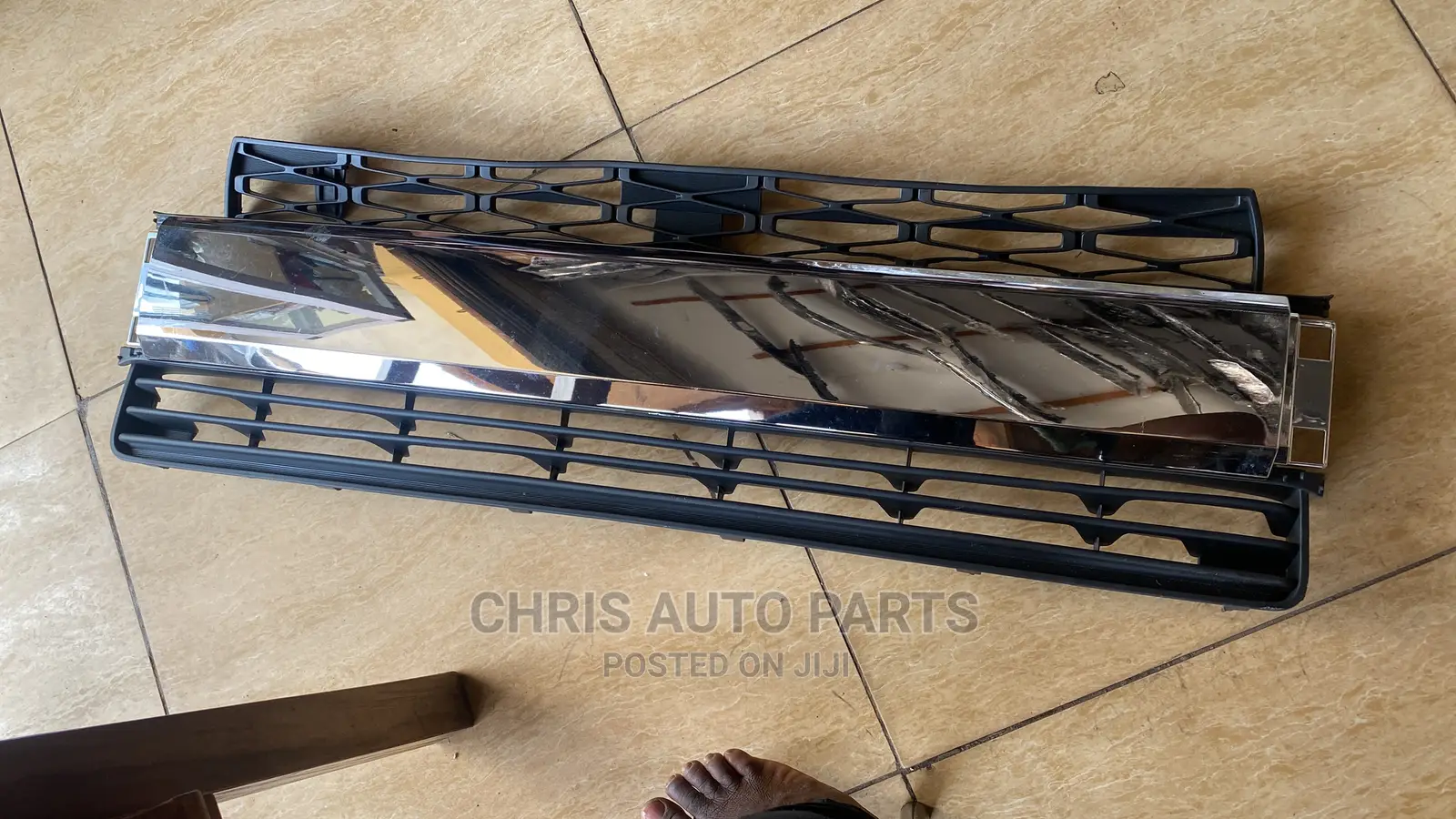 Toyota 4runner Middle Grille With Shiny