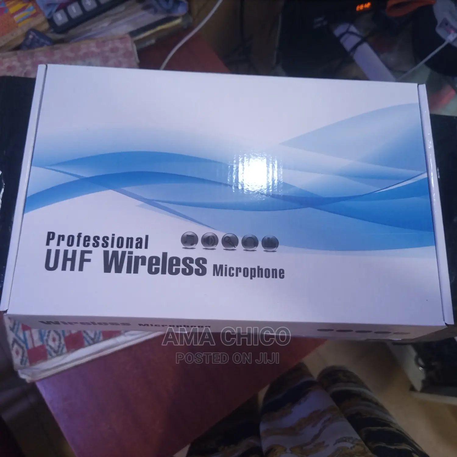 Professional UHF Wireless Microphone