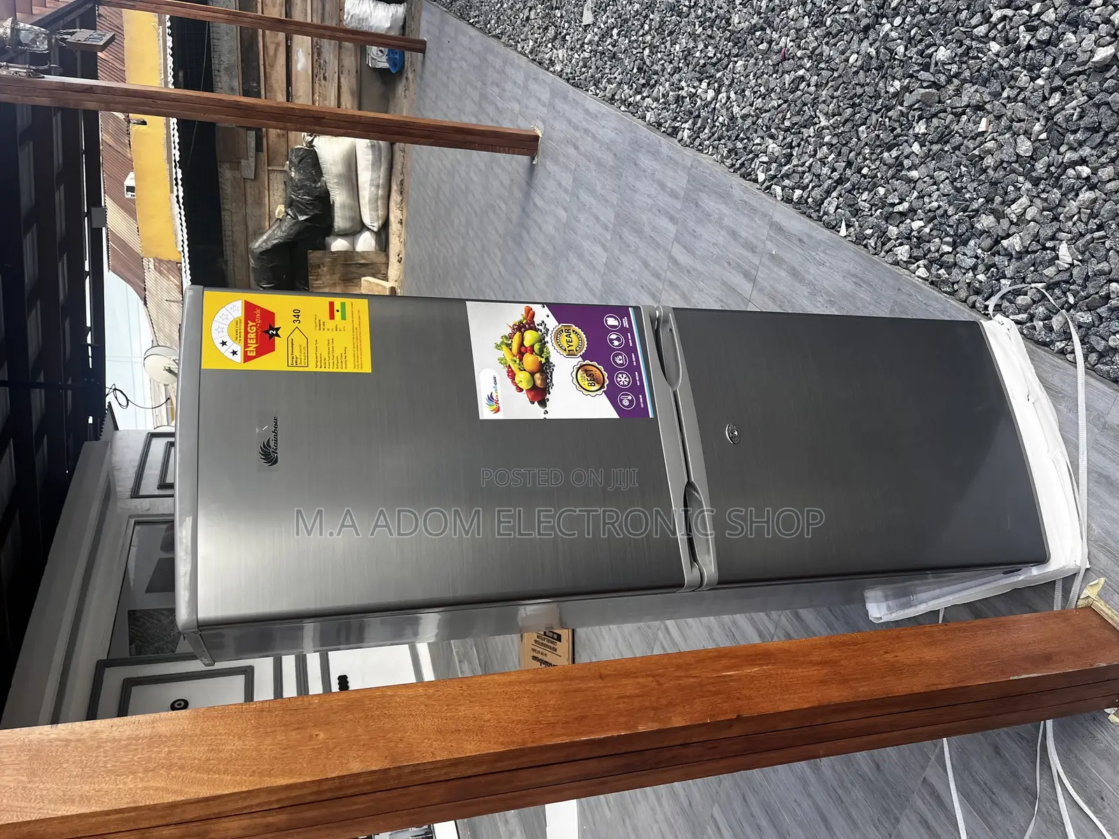 Rainbow Fridge +Bottom Freezer With a Capacity of 140 Litres