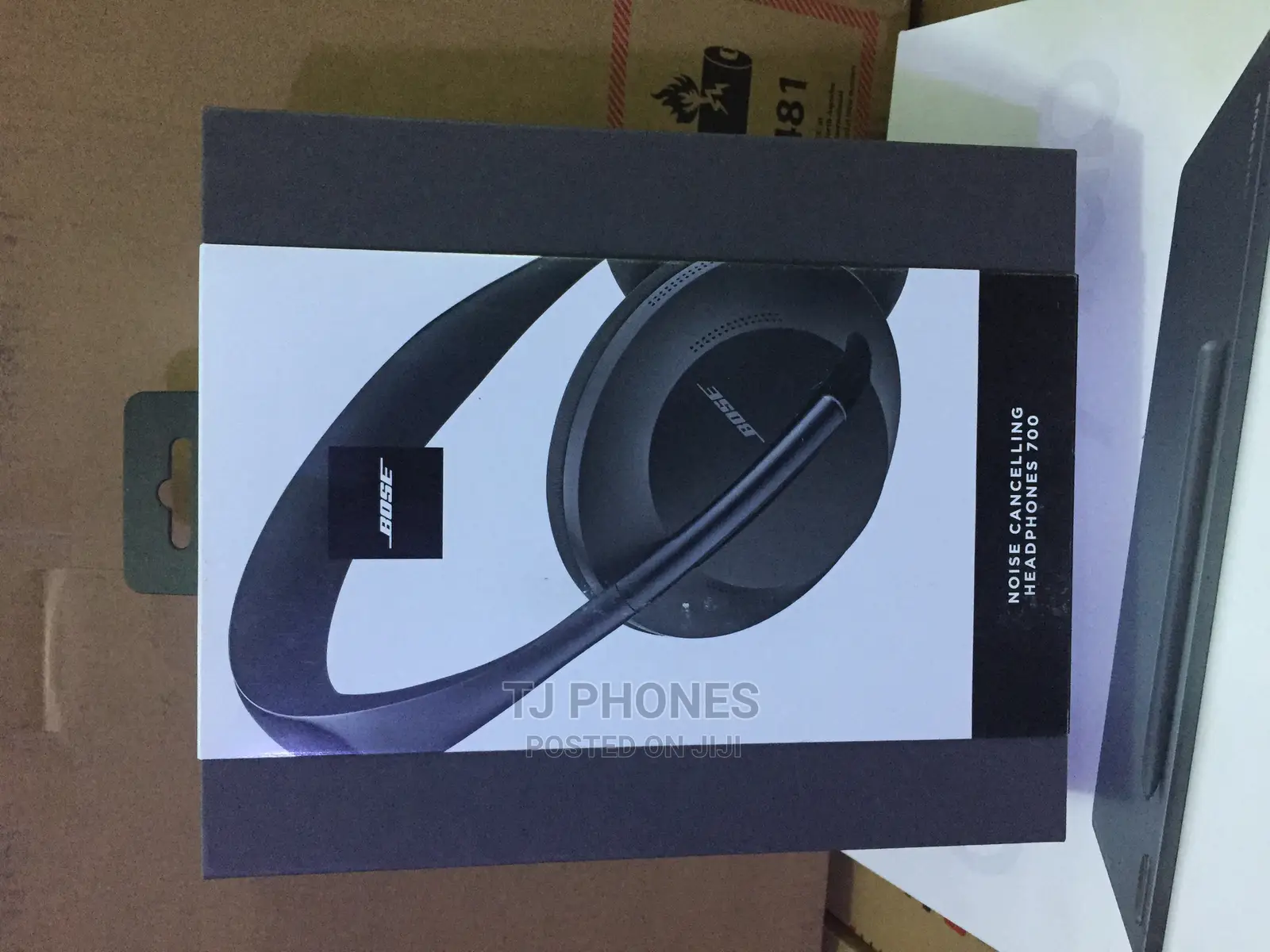 Noice Canceling Headphones 700