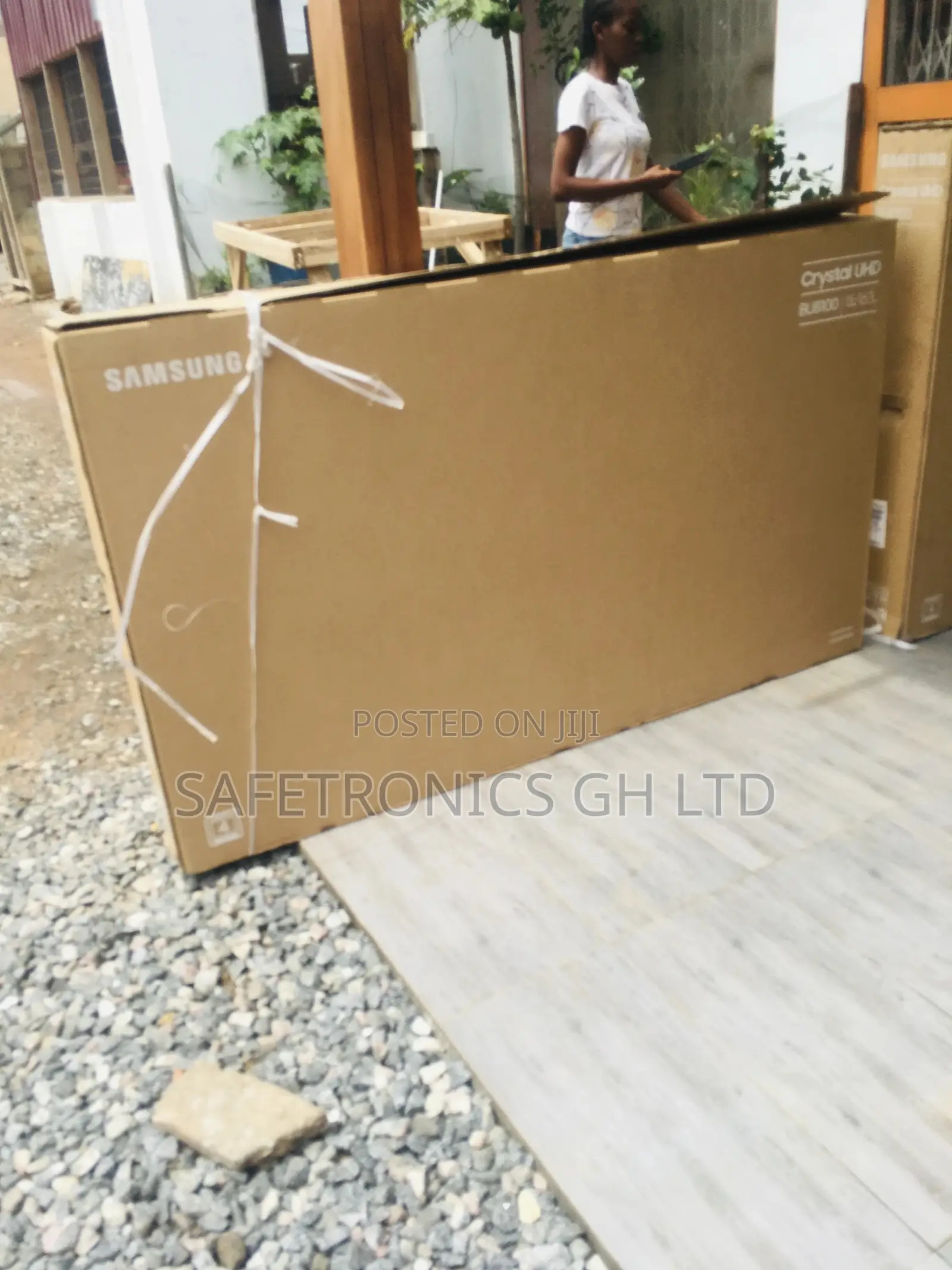 Samsung 75-Inch Crystal UHD Smart TV 75BU8100