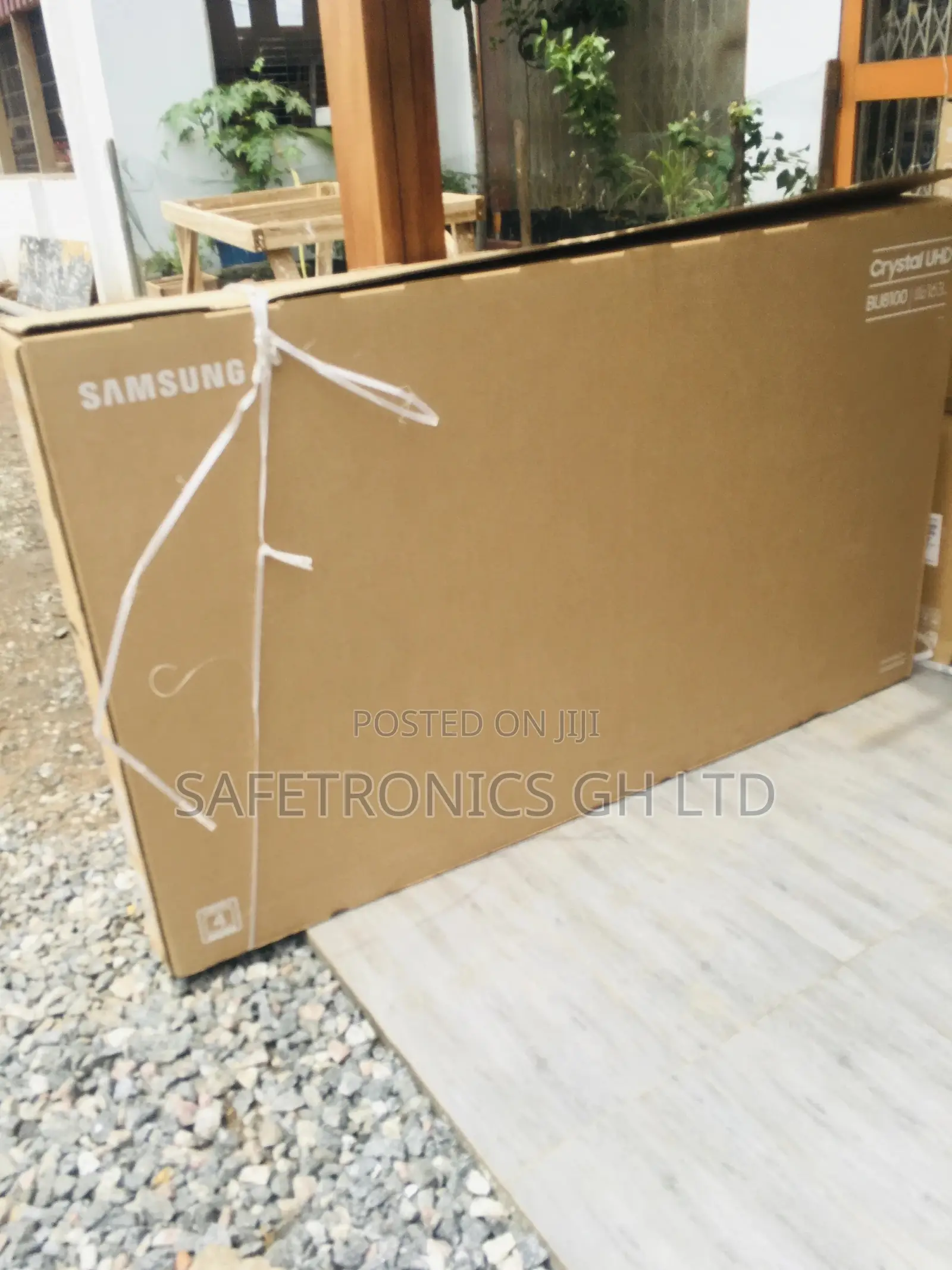 Samsung 75BU8100 75" Crystal UHD HDR Smart Television
