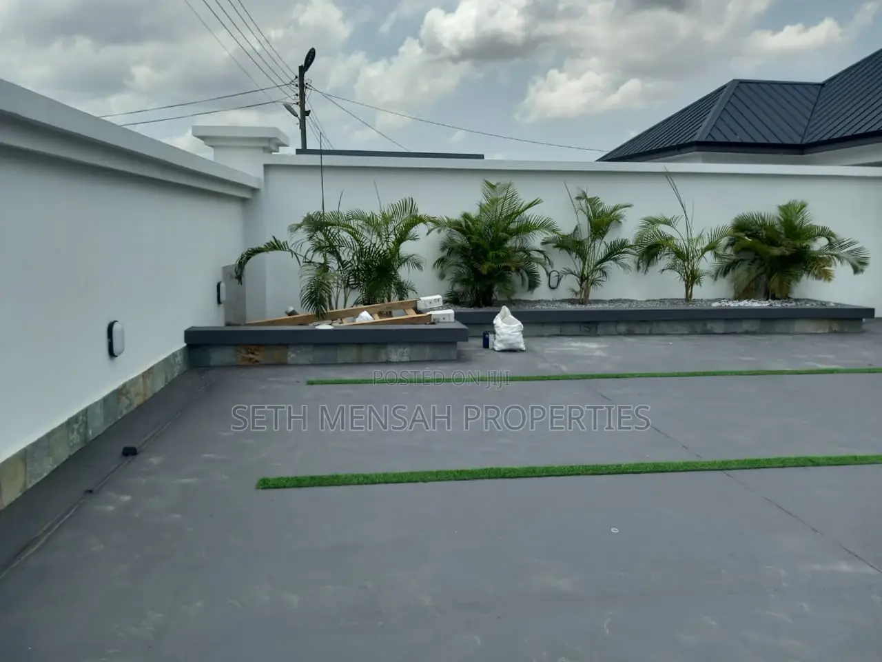 4bdrm House in Ashomang Estate for Sale