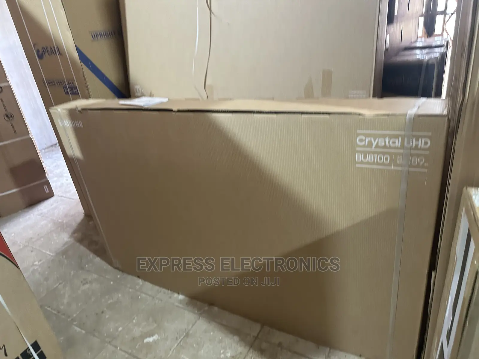 Samsung UHD Smart 76”Bu8000 Range of Quantum Tv Clear