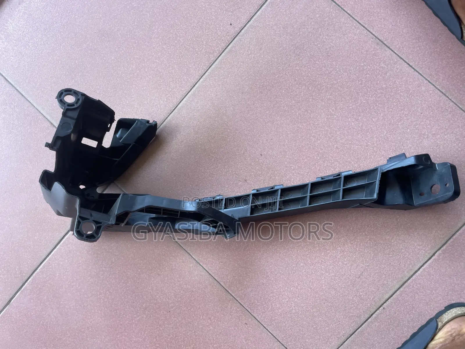 CRV 2015-2016 Headlight Bracket