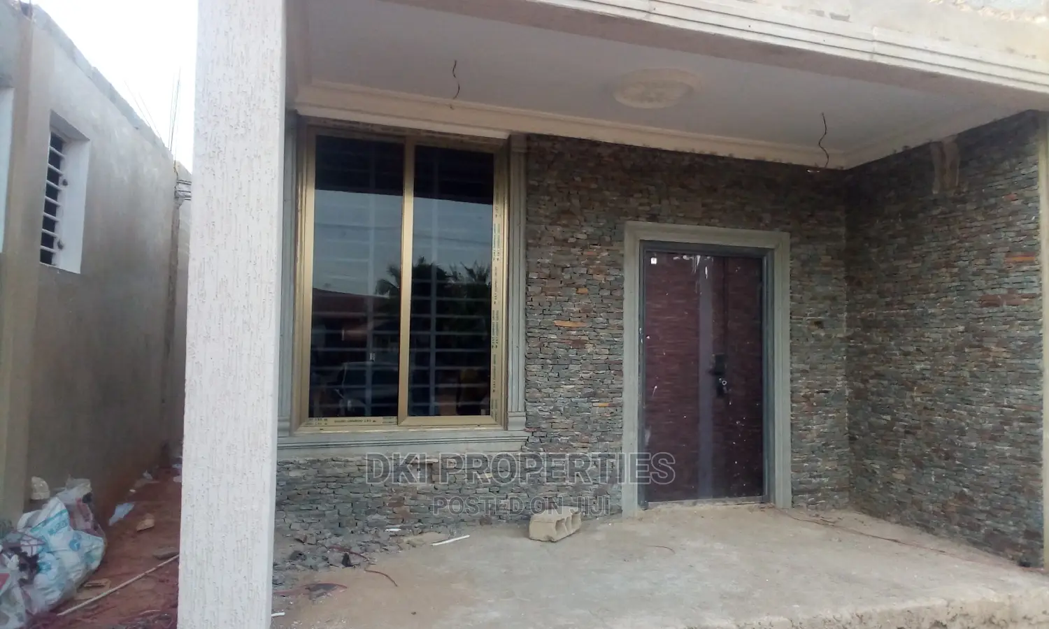 4bdrm House in Dki Properties, Adenta for sale
