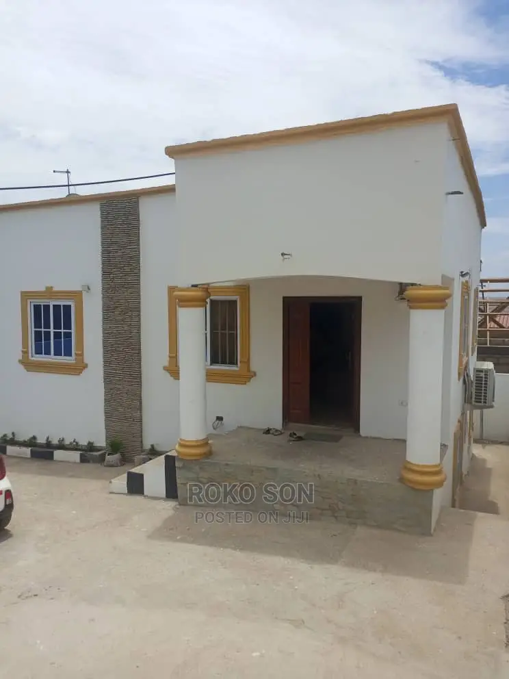4bdrm House in Dr Roko, Ashomang Estate for sale