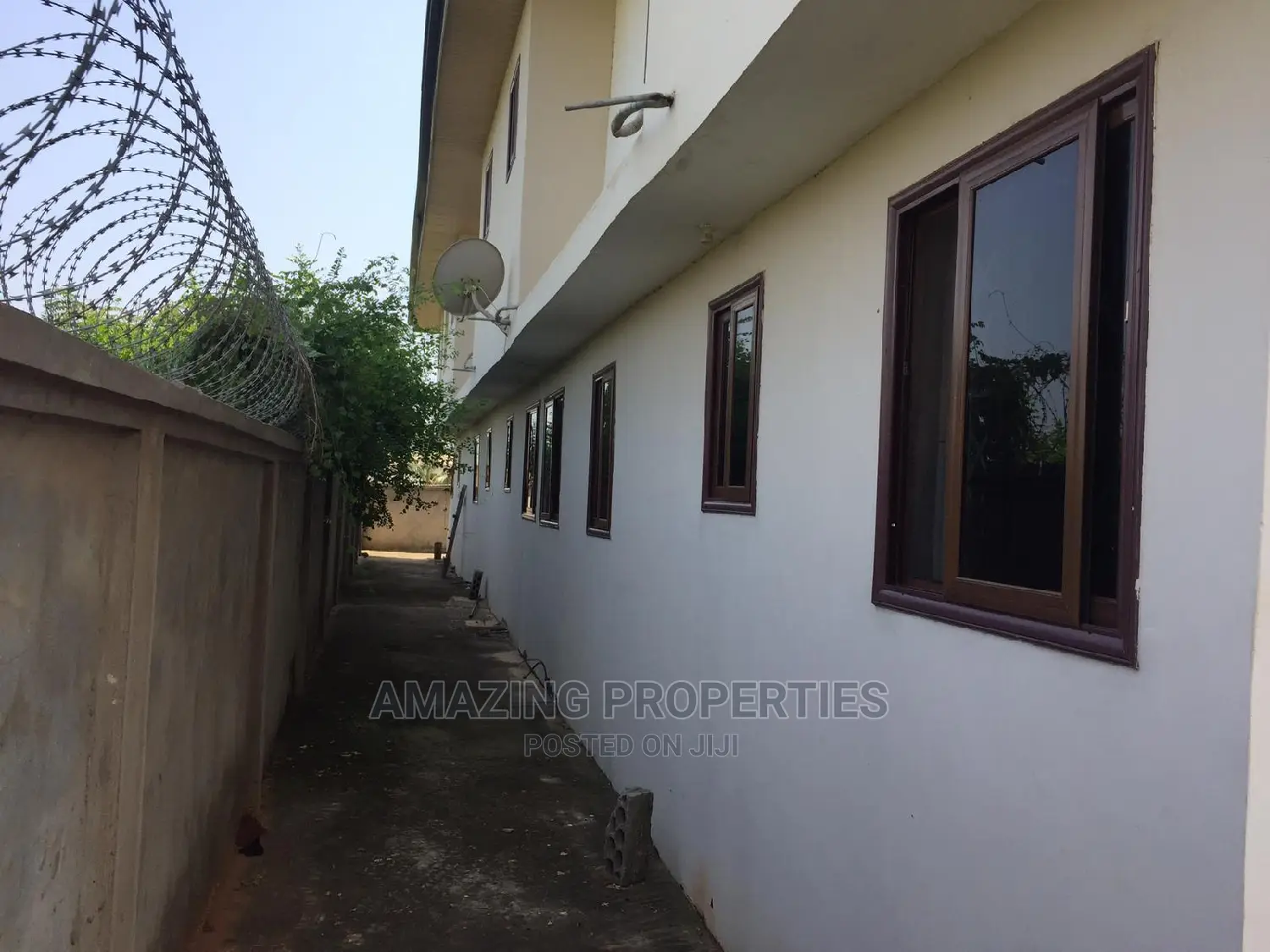 19 Bed Apart Self for Sale at Community 25 New Dawhenya