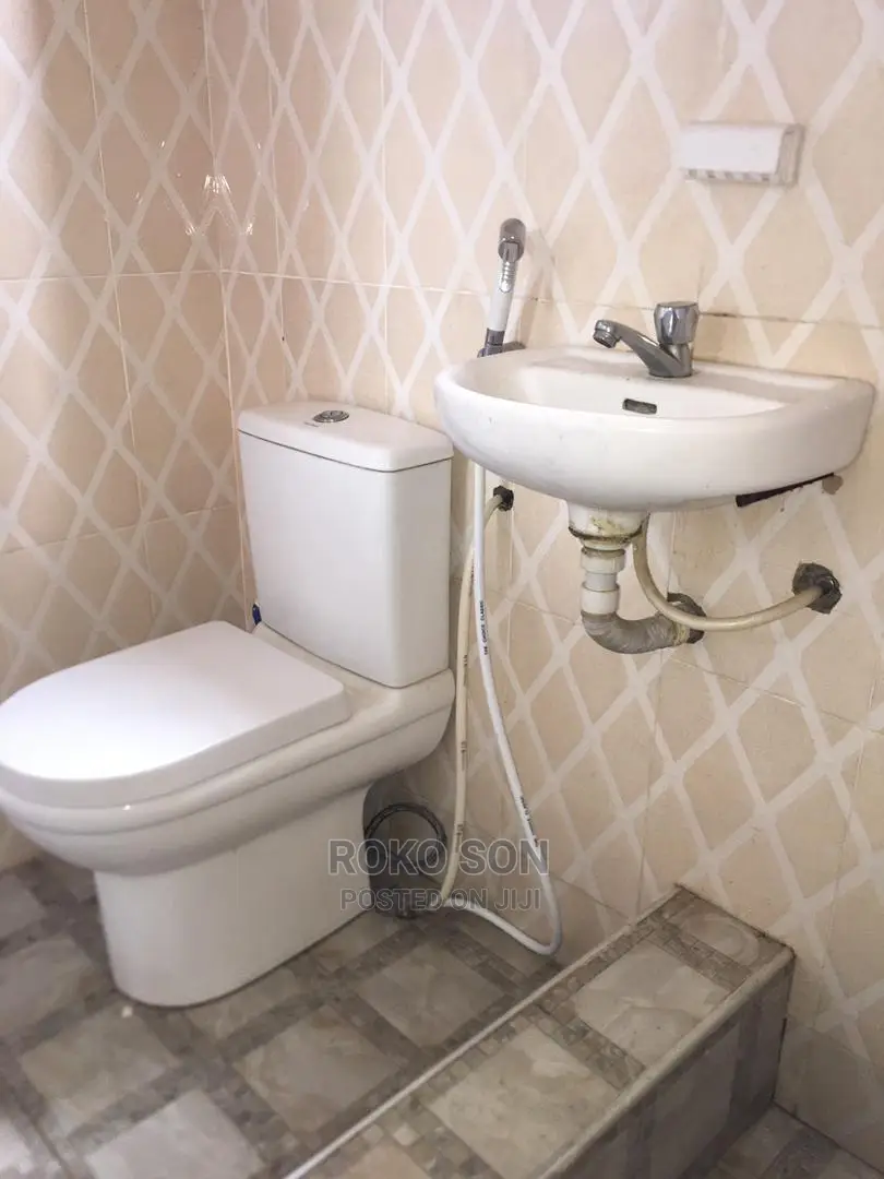 2bdrm Apartment in Dr Roko, Ablekuma for rent