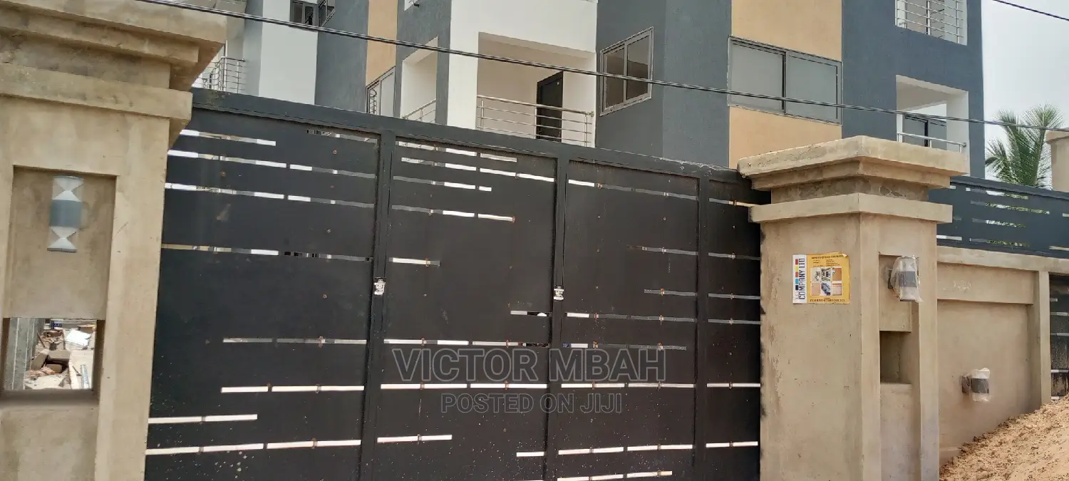 3bdrm Penthouse in Comm 25 Around, Tema Metropolitan for rent