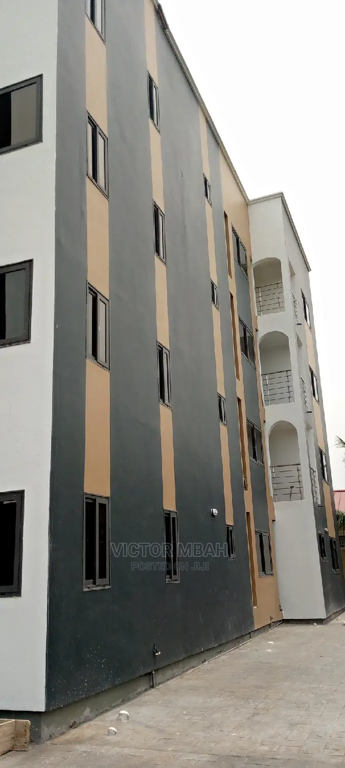 3bdrm Penthouse in Comm 25 Around, Tema Metropolitan for rent