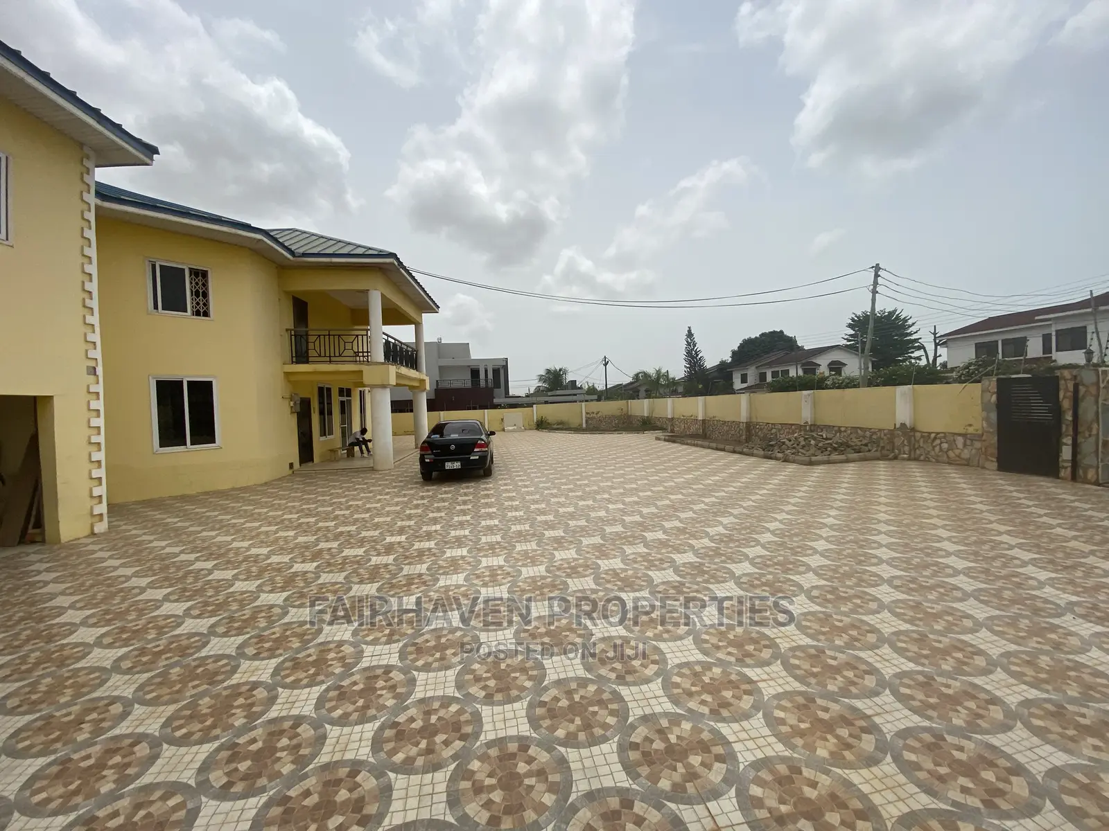 8bdrm House in Community 19, Accra Metropolitan for Rent