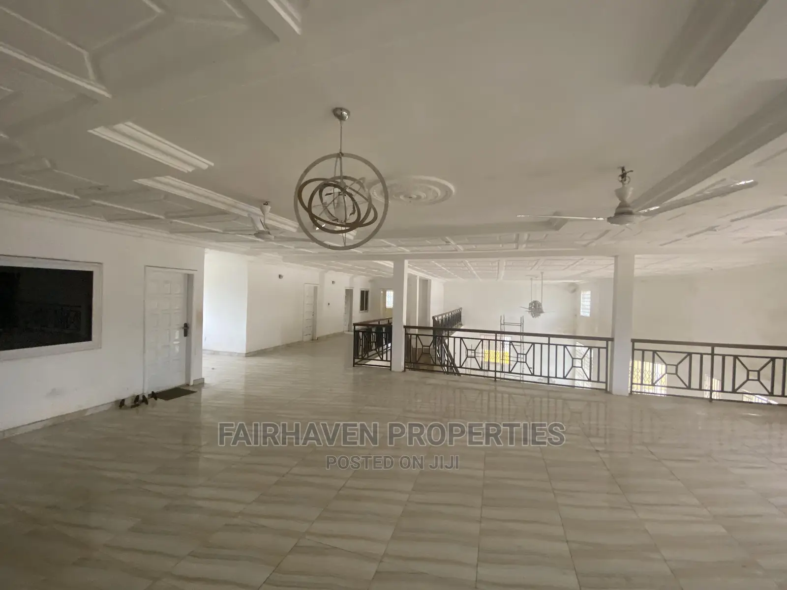 8bdrm House in Community 19, Accra Metropolitan for Rent