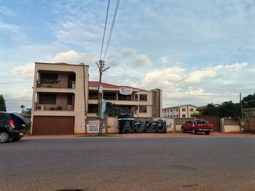 10bdrm Block of Flats in Frafraha, Adenta for sale