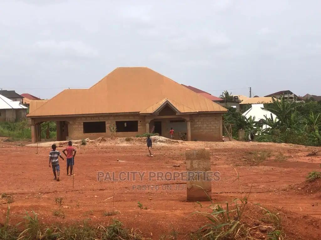 6bdrm House in Santasi Darko, Kumasi Metropolitan for Sale