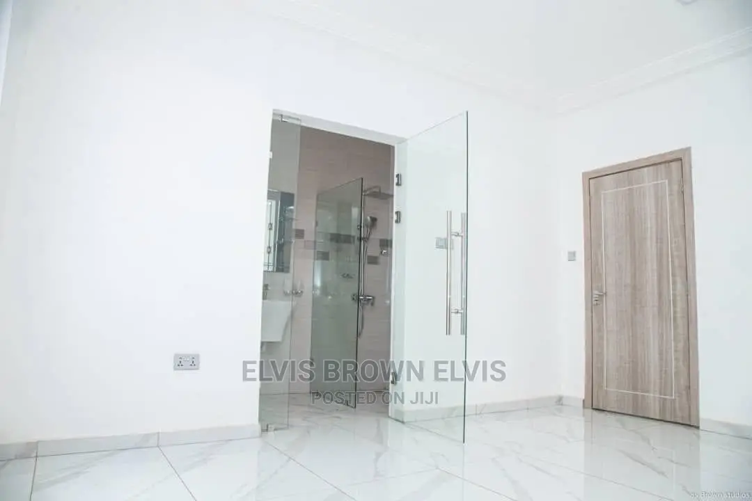 4bdrm Mansion in Living Large, East Legon for Sale