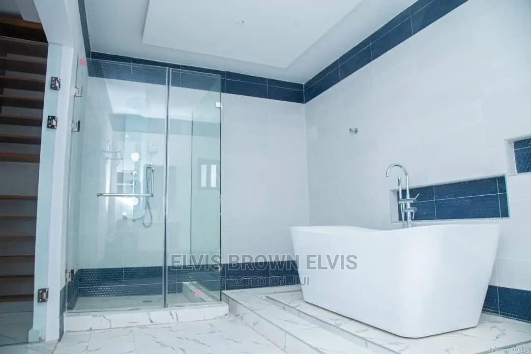 4bdrm Mansion in Living Large, East Legon for Sale