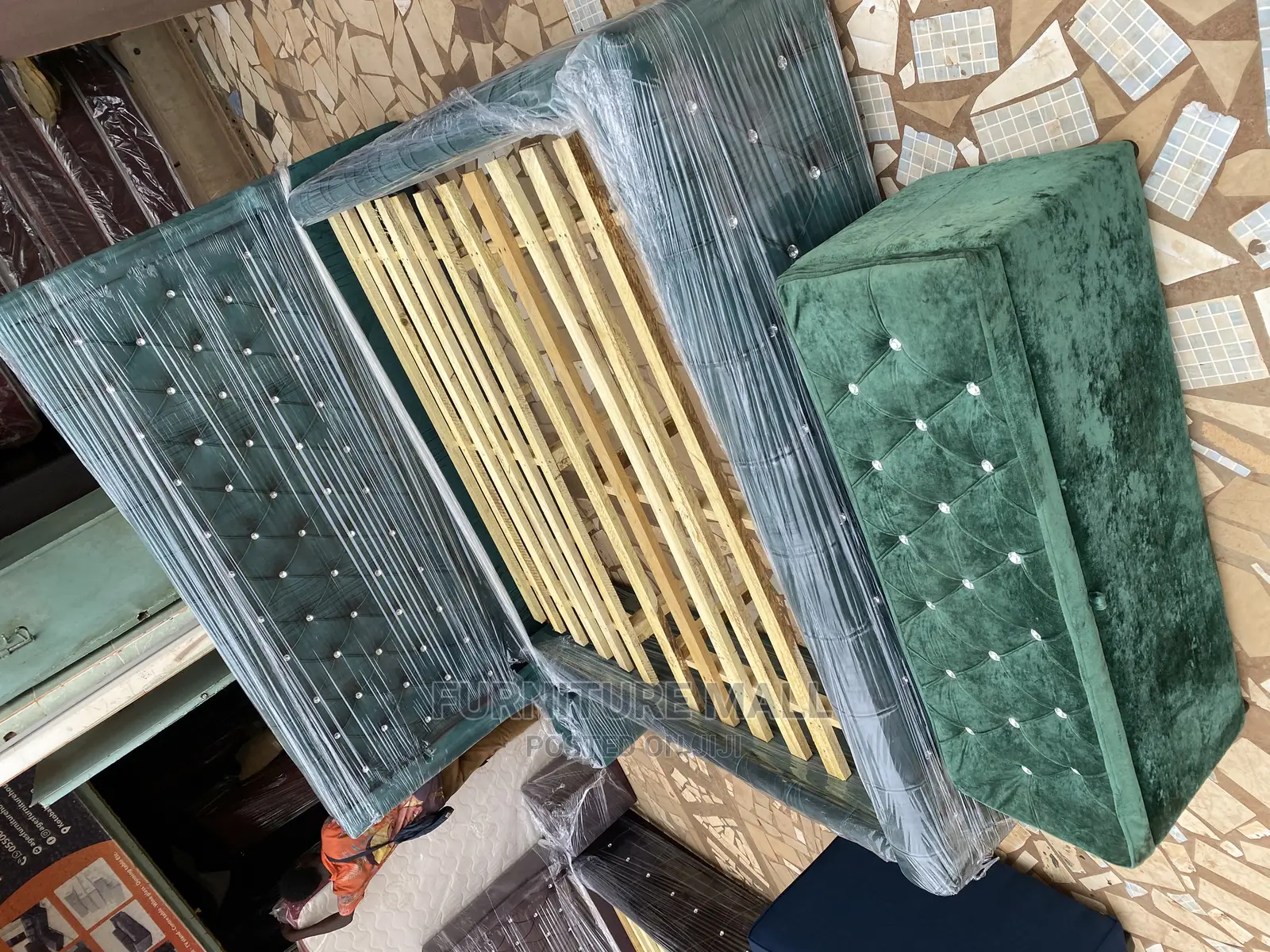 Promotional Queen Bed Frame With Aotoman.