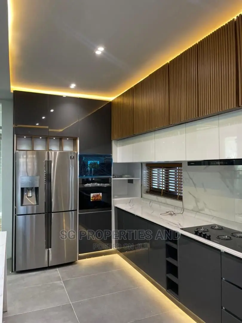 4bdrm Mansion in Community 20, Spintex for Sale